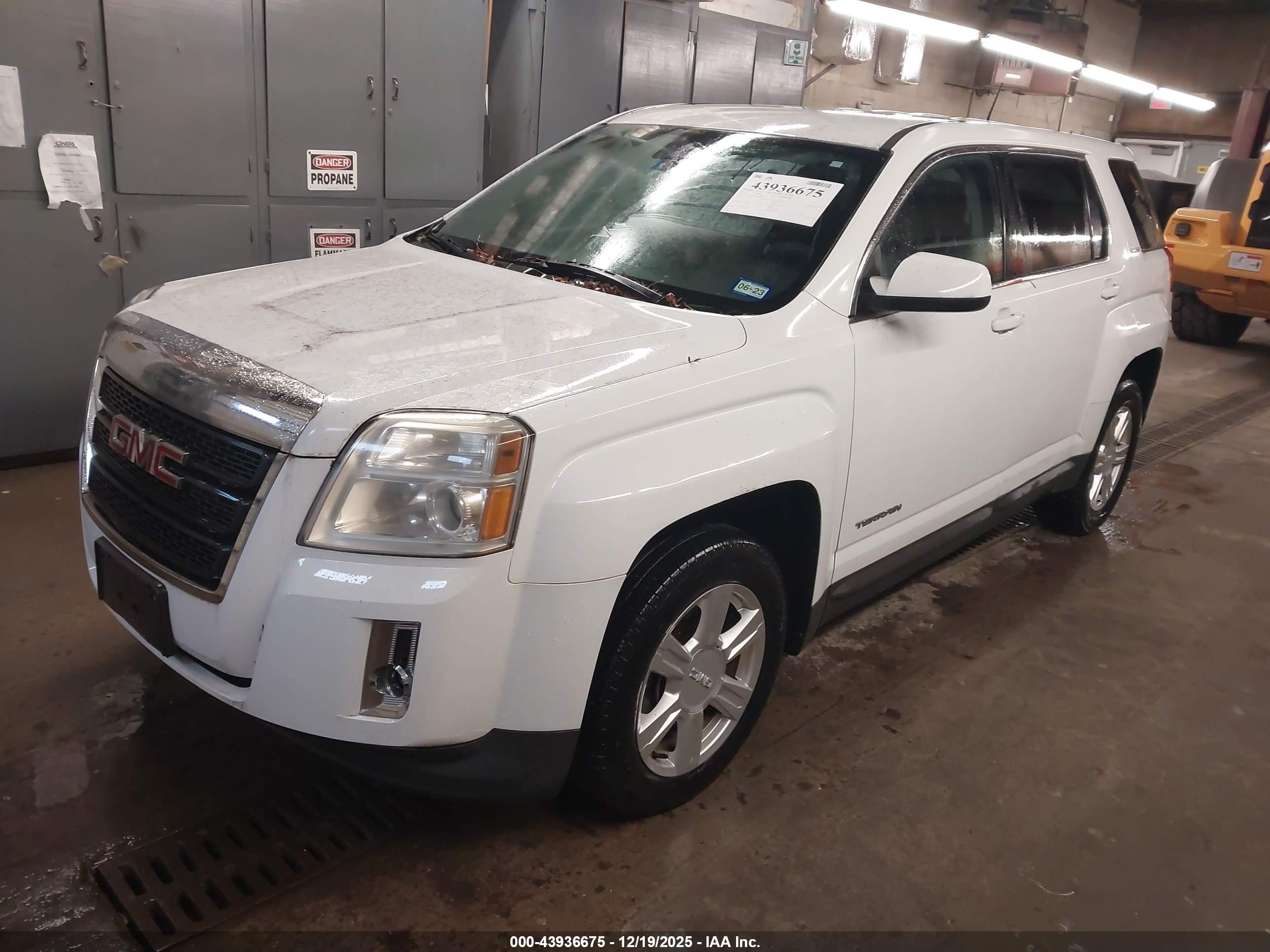 GMC TERRAIN image 2