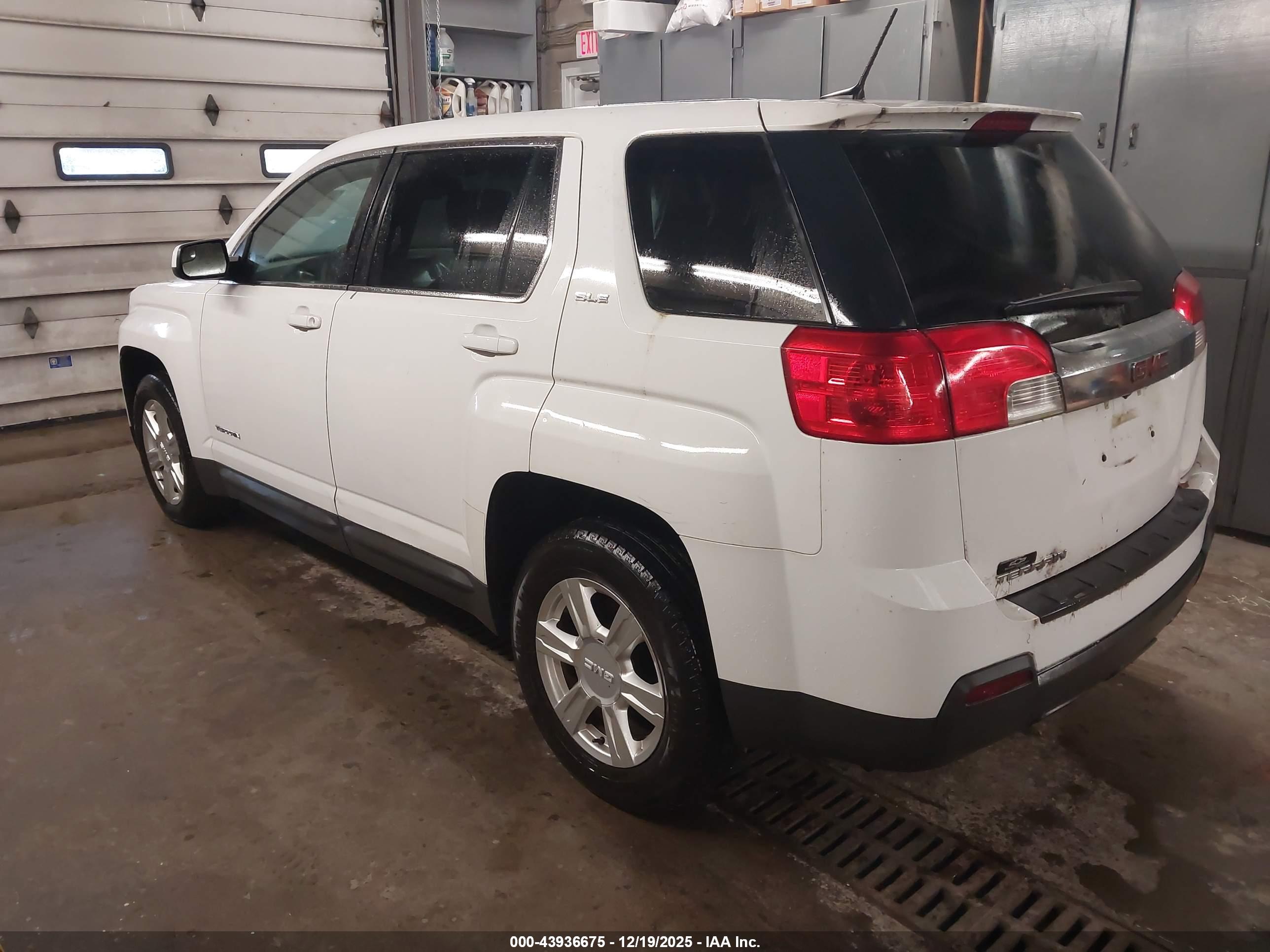 GMC TERRAIN image 3