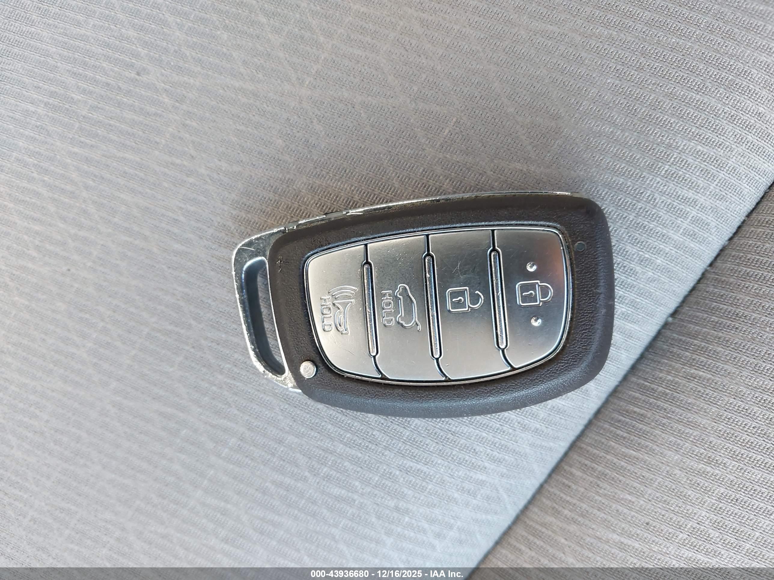 HYUNDAI TUCSON image 11