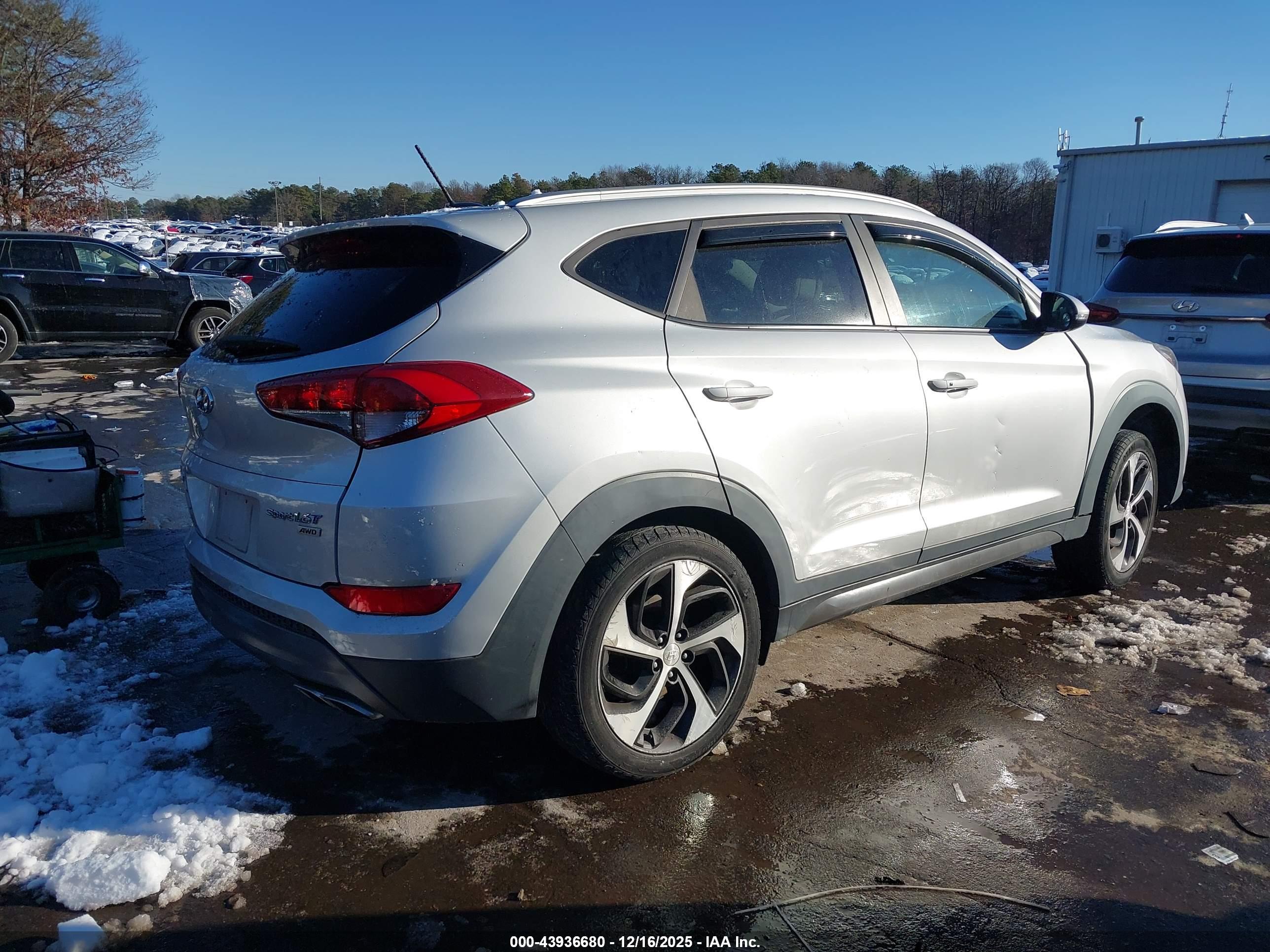 HYUNDAI TUCSON image 4