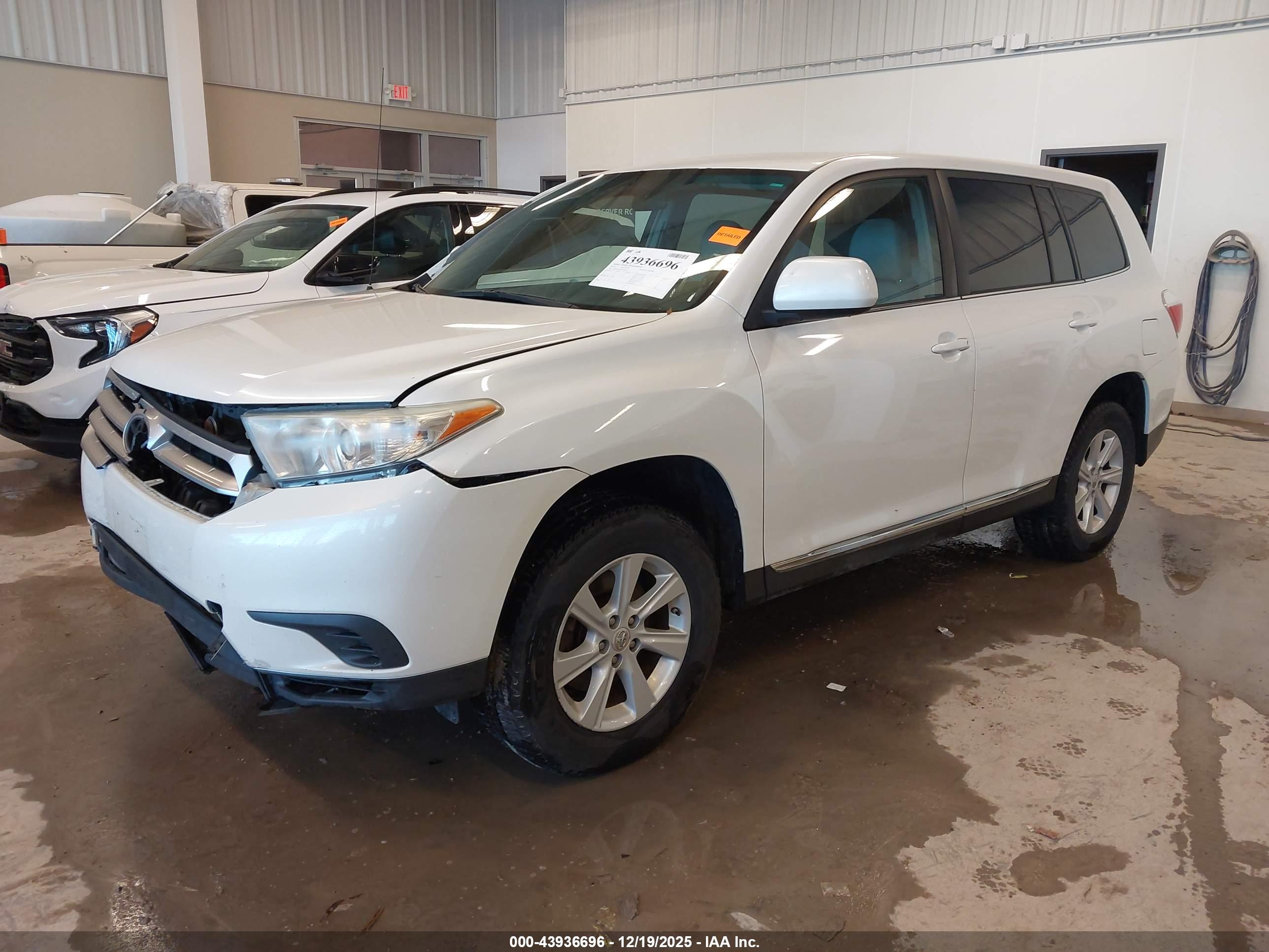 TOYOTA HIGHLANDER image 2