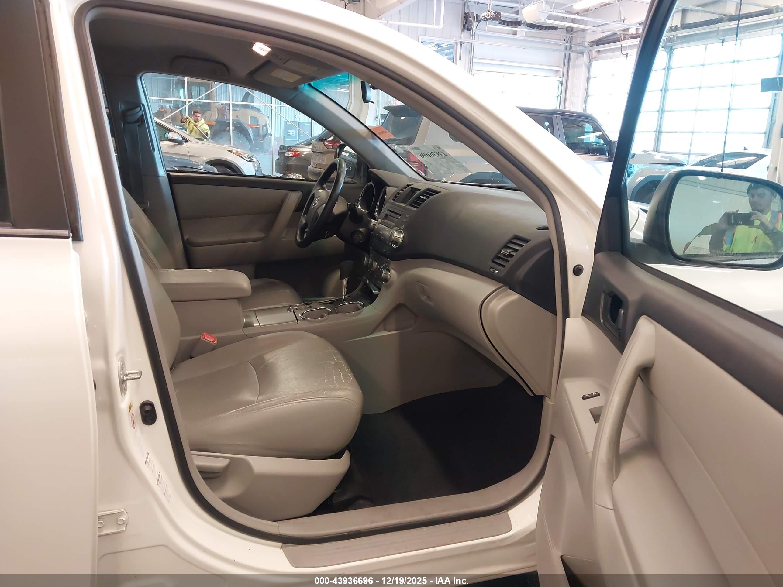 TOYOTA HIGHLANDER image 5