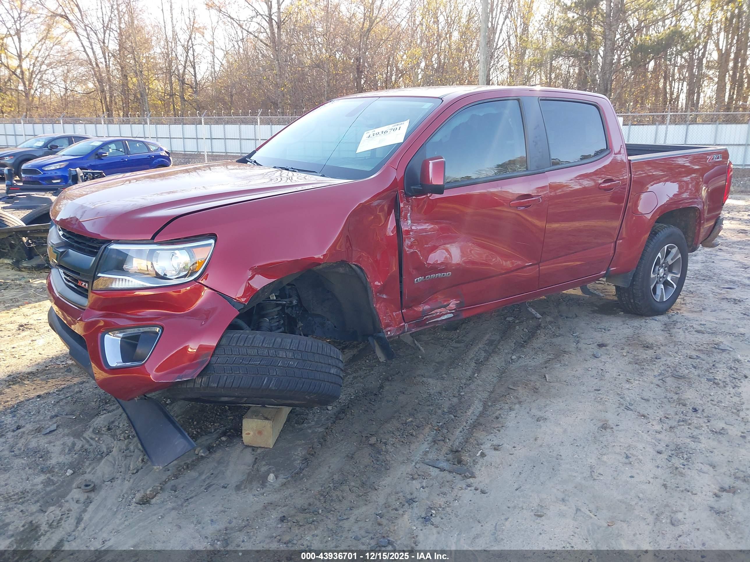 CHEVROLET COLORADO image 2