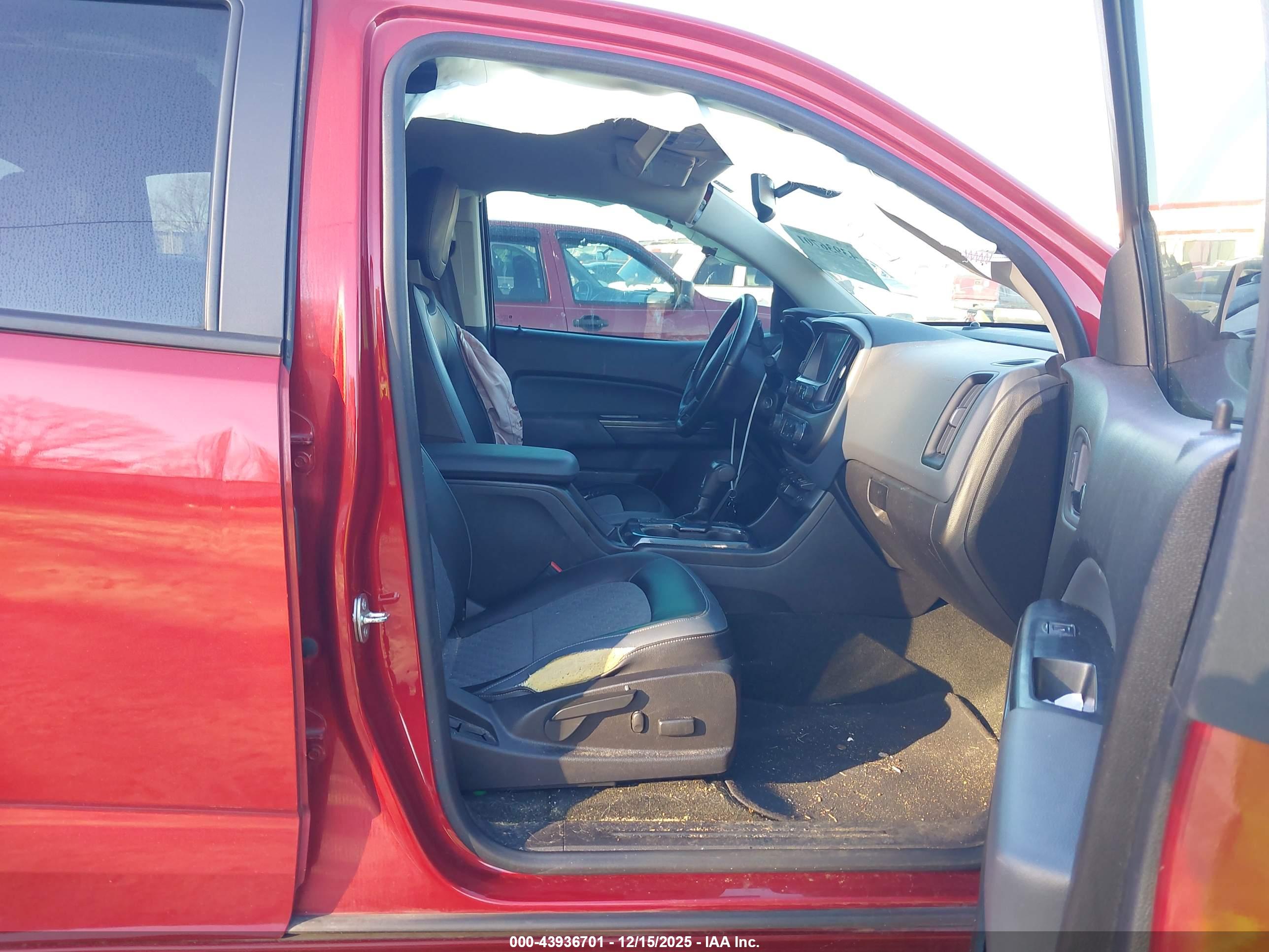 CHEVROLET COLORADO image 5