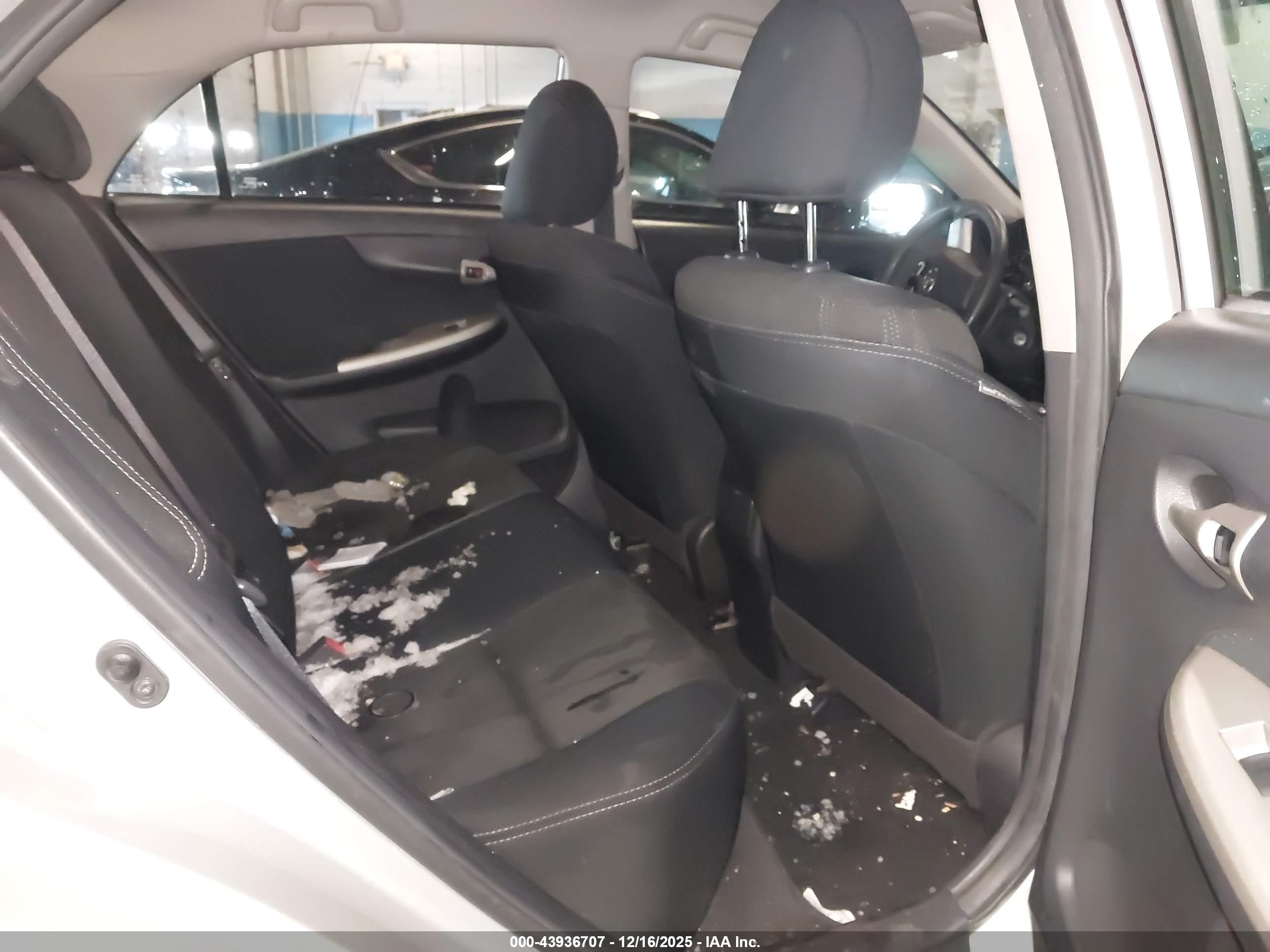 TOYOTA COROLLA image 8