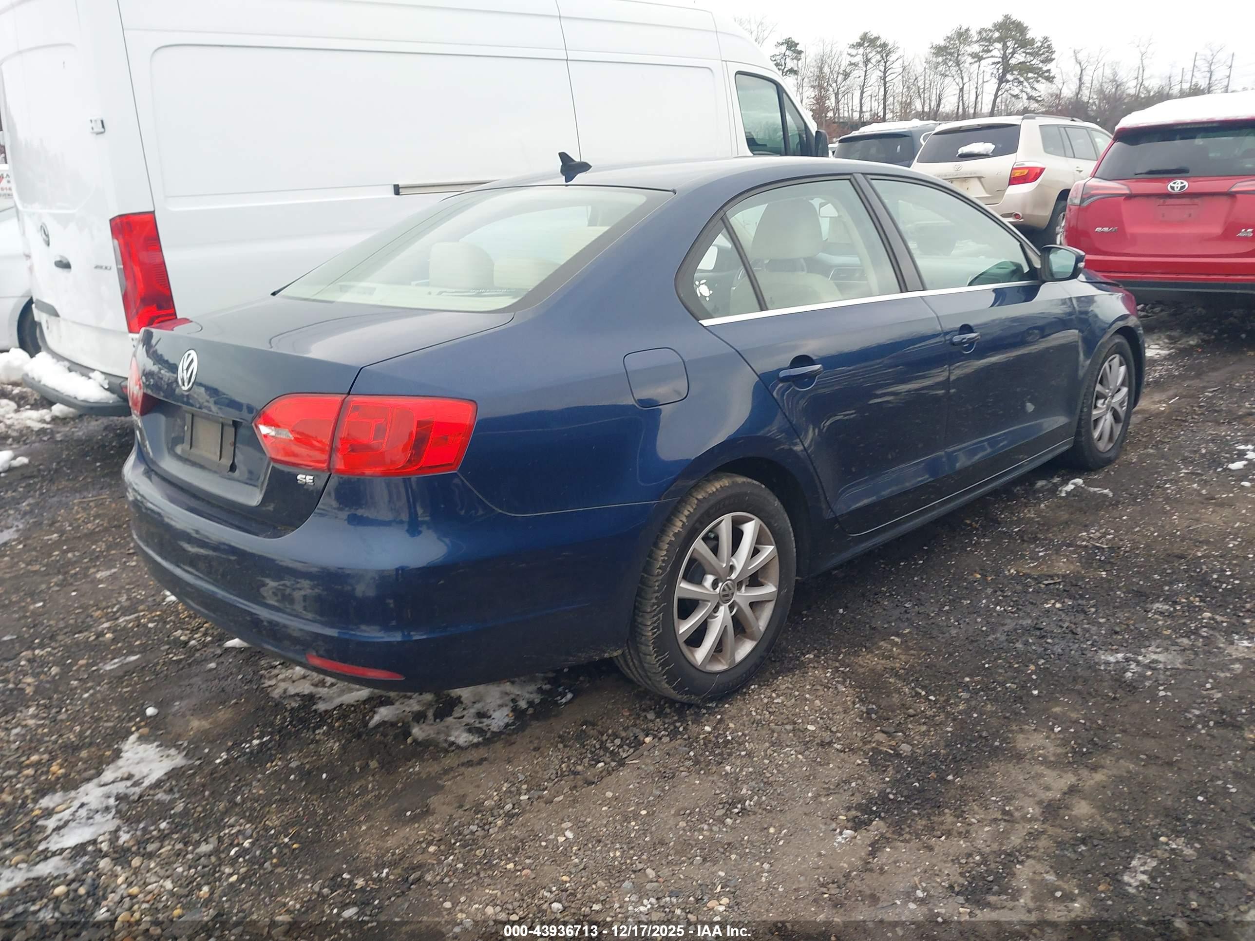 VOLKSWAGEN JETTA image 4