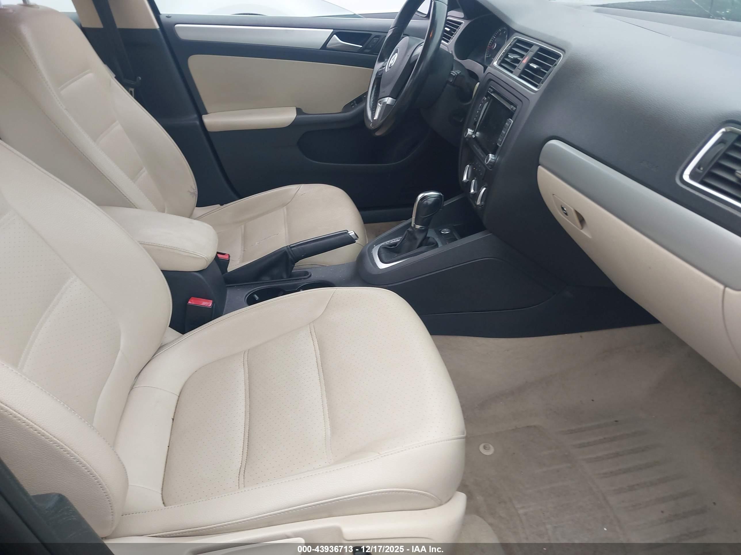 VOLKSWAGEN JETTA image 5