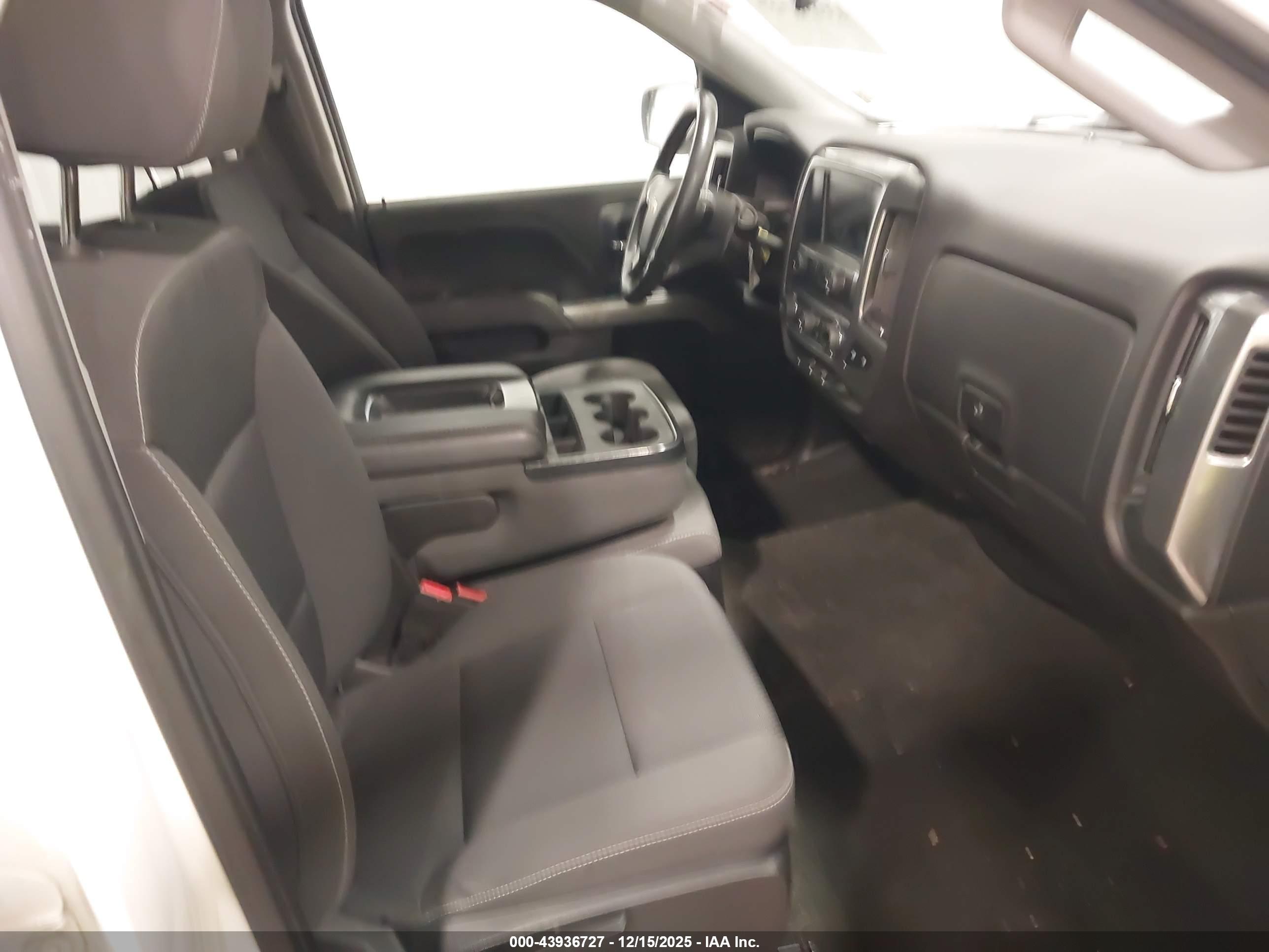 CHEVROLET SILVERADO image 5