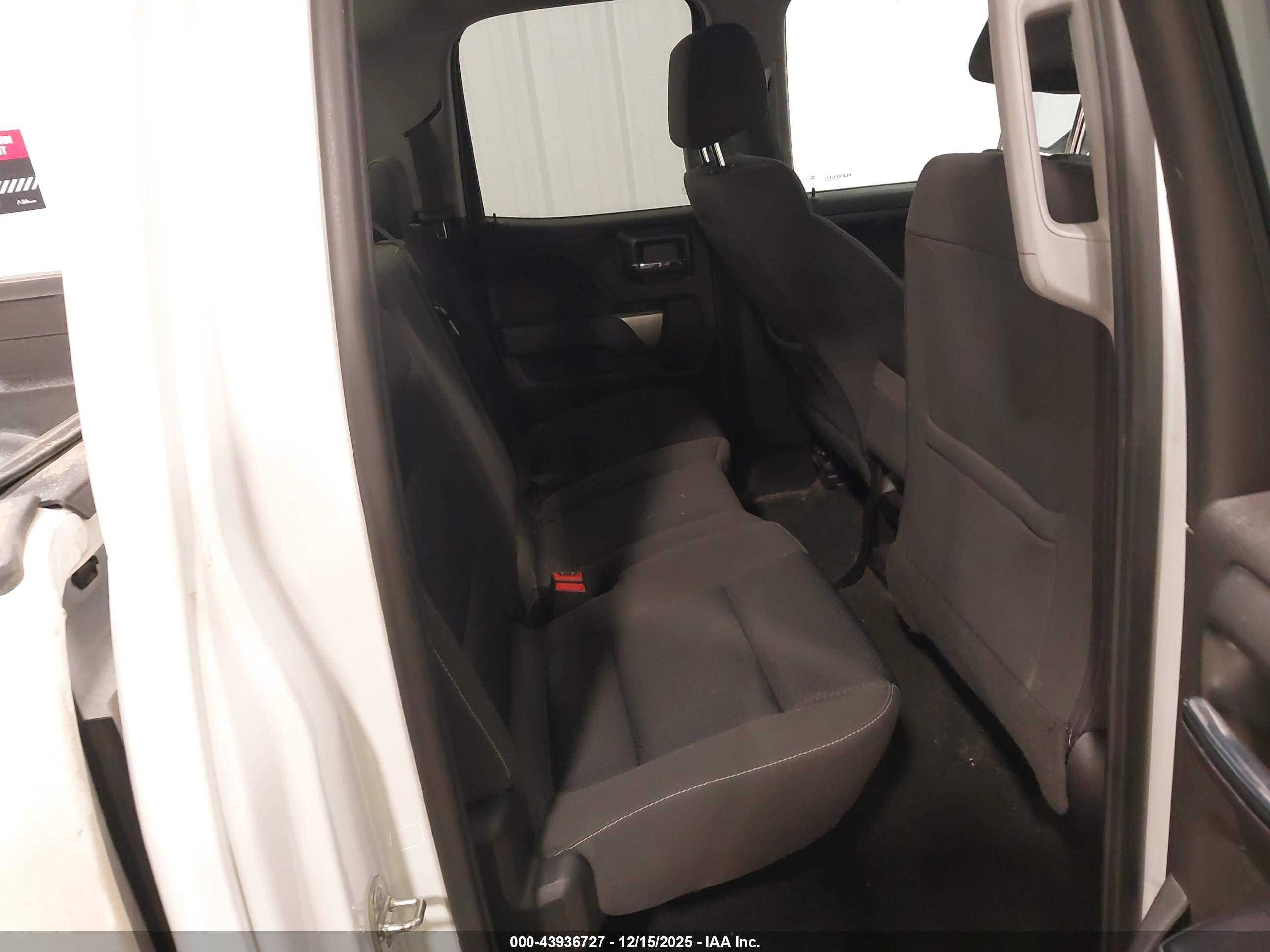 CHEVROLET SILVERADO image 8