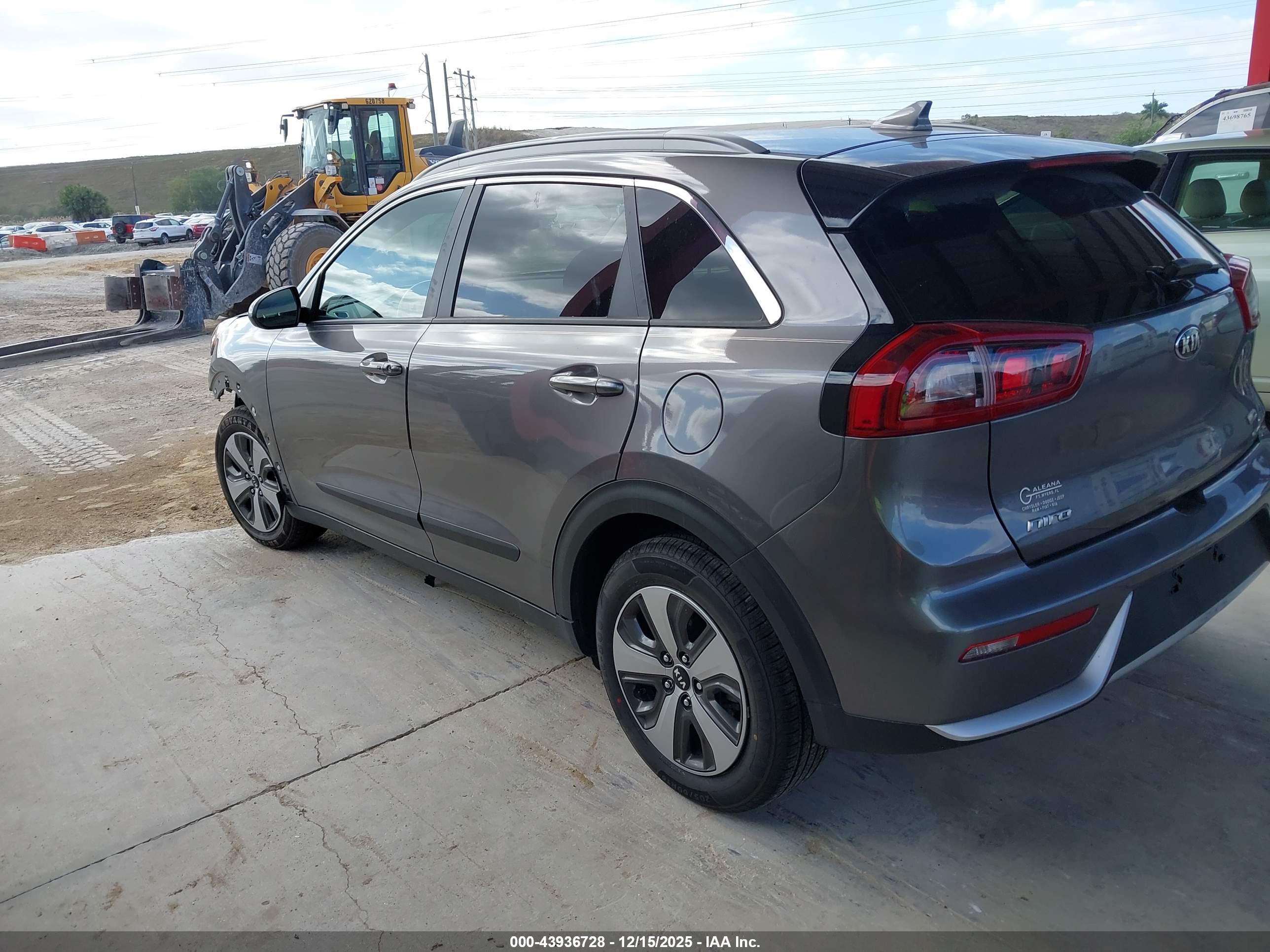 KIA NIRO image 3