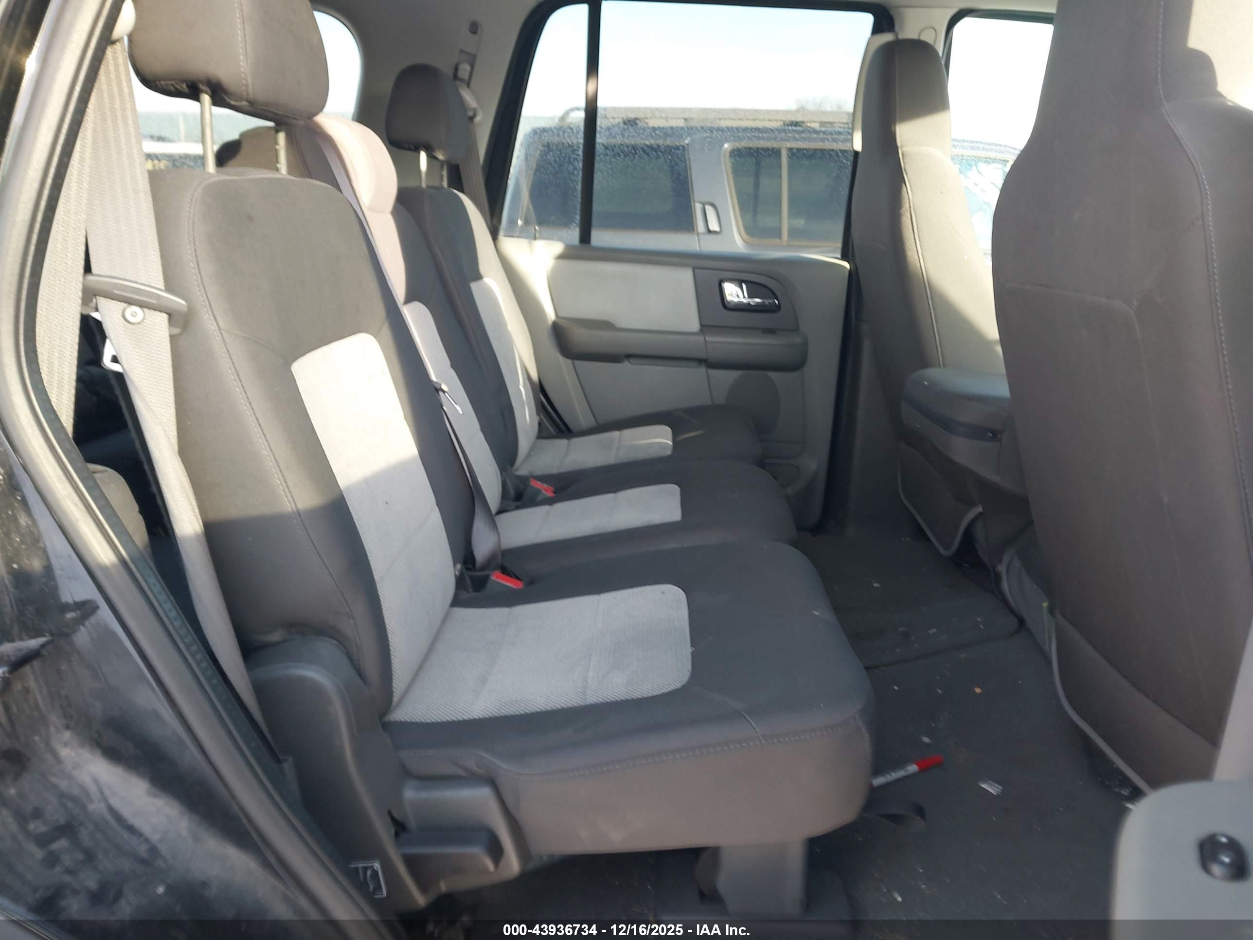 FORD EXPEDITION image 8