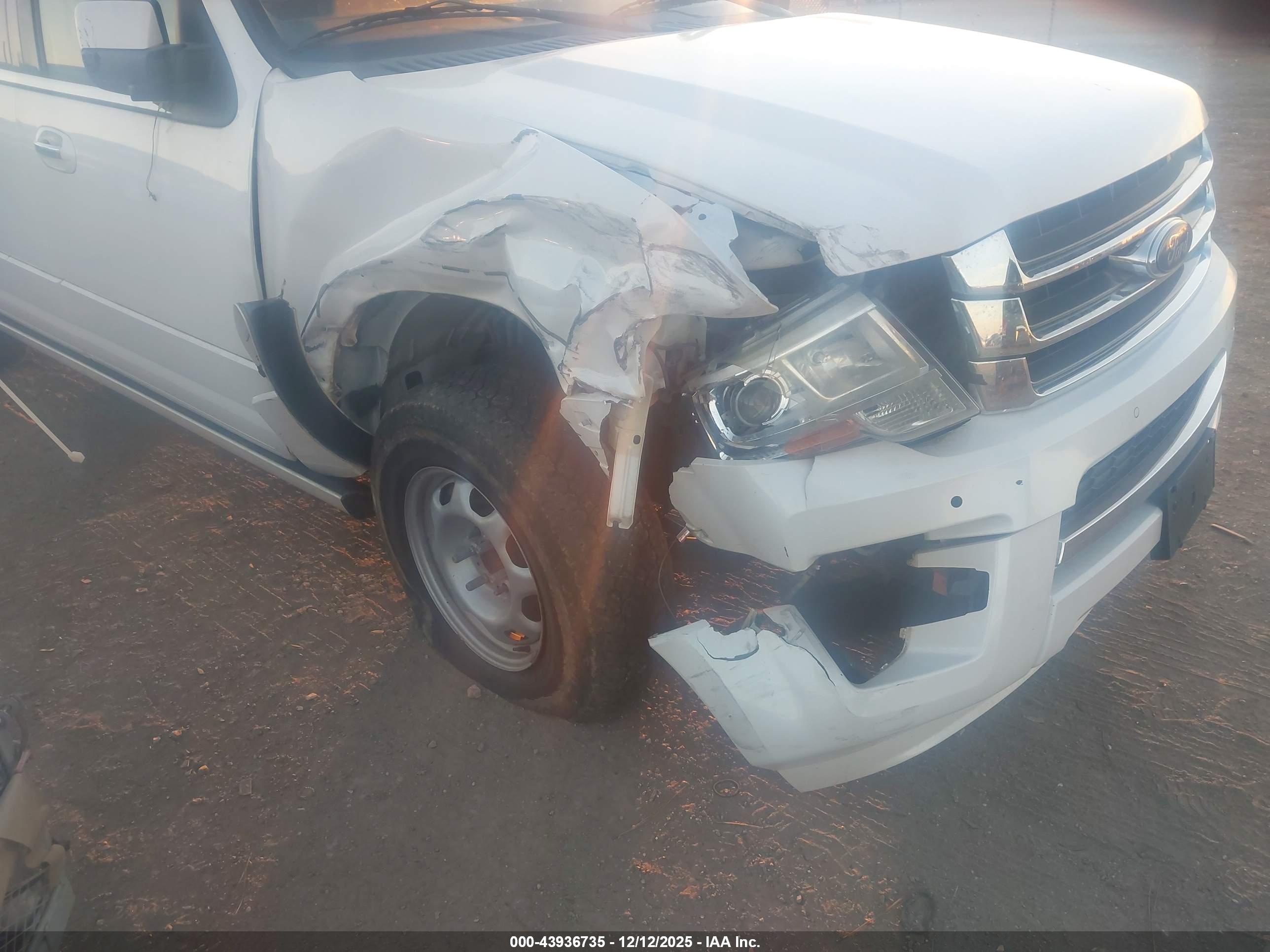 FORD EXPEDITION image 6