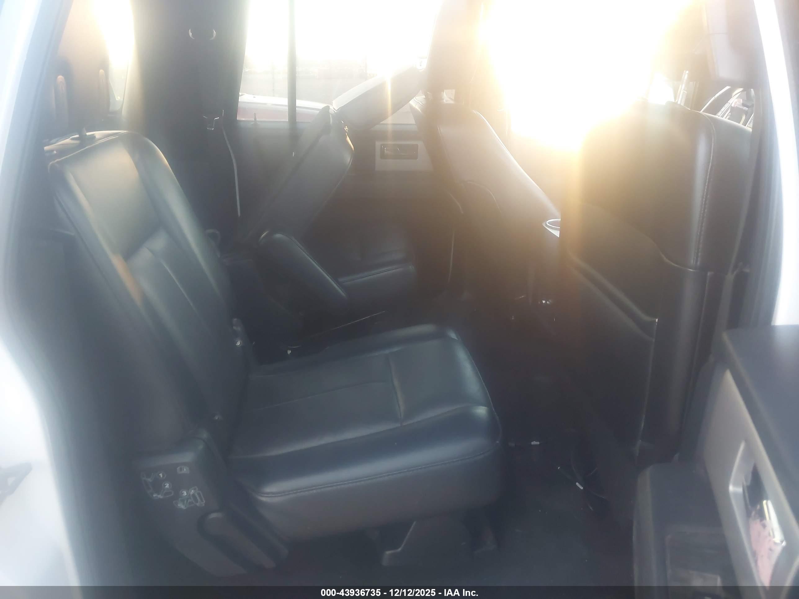 FORD EXPEDITION image 8