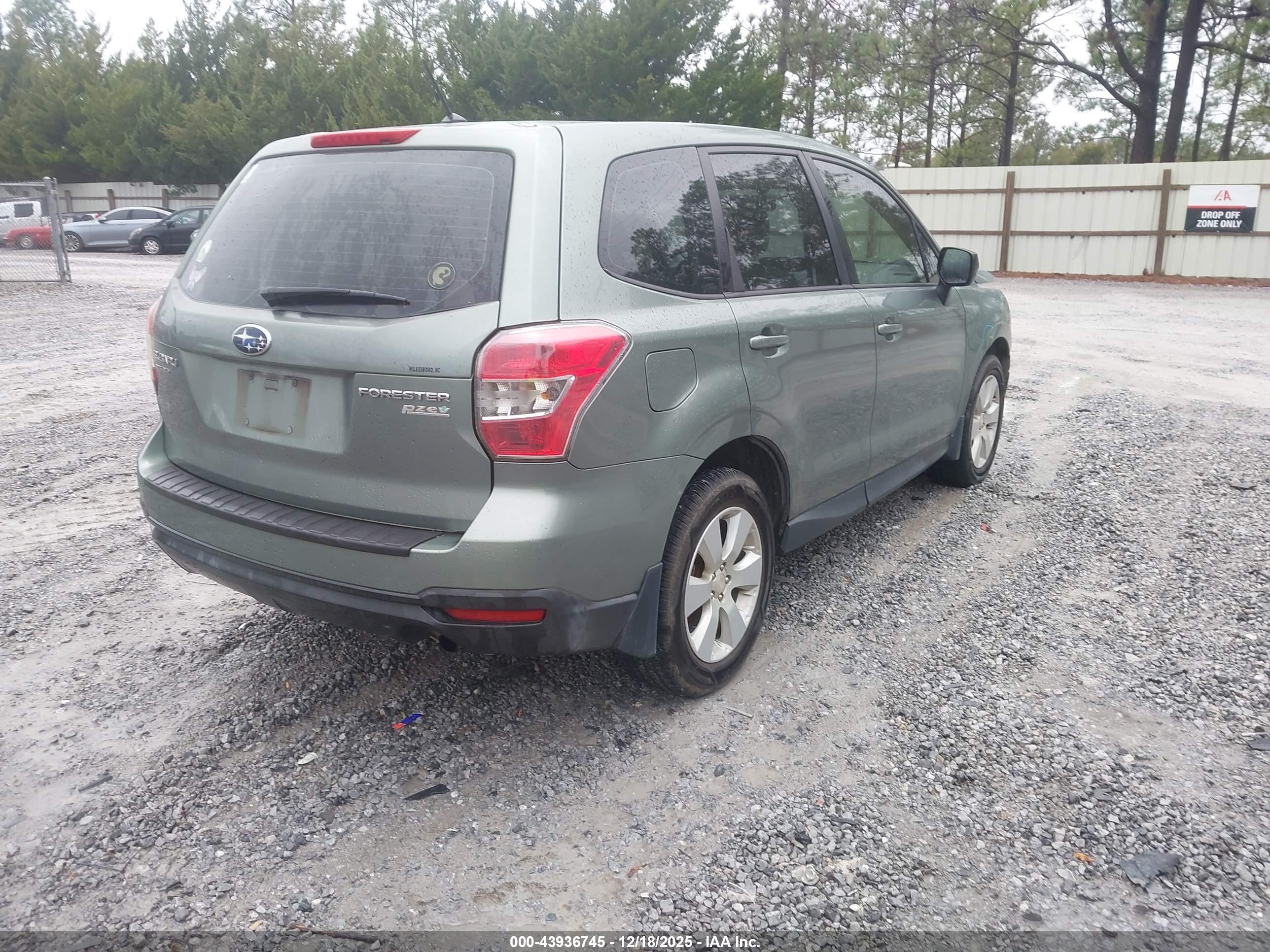 SUBARU FORESTER image 4