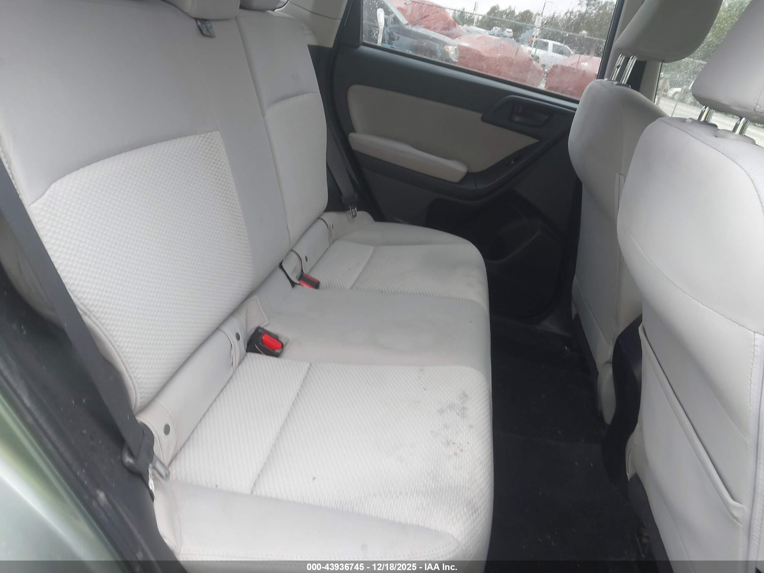 SUBARU FORESTER image 8