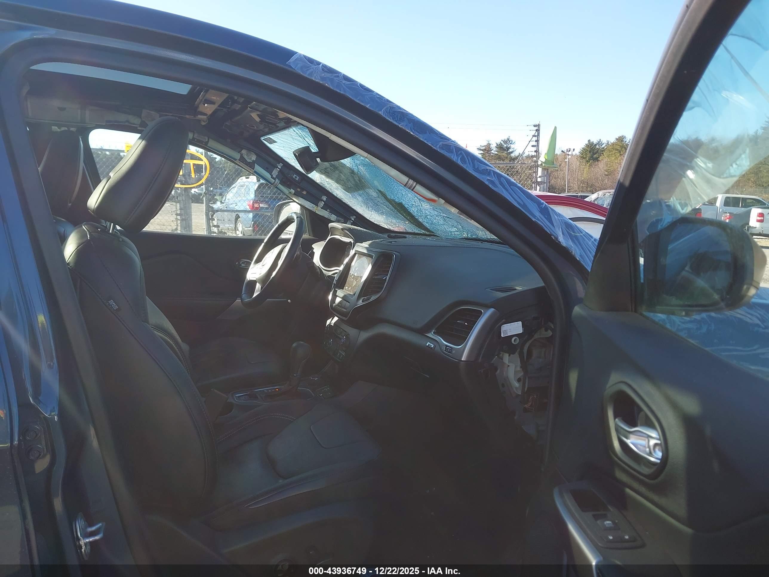 JEEP CHEROKEE image 5