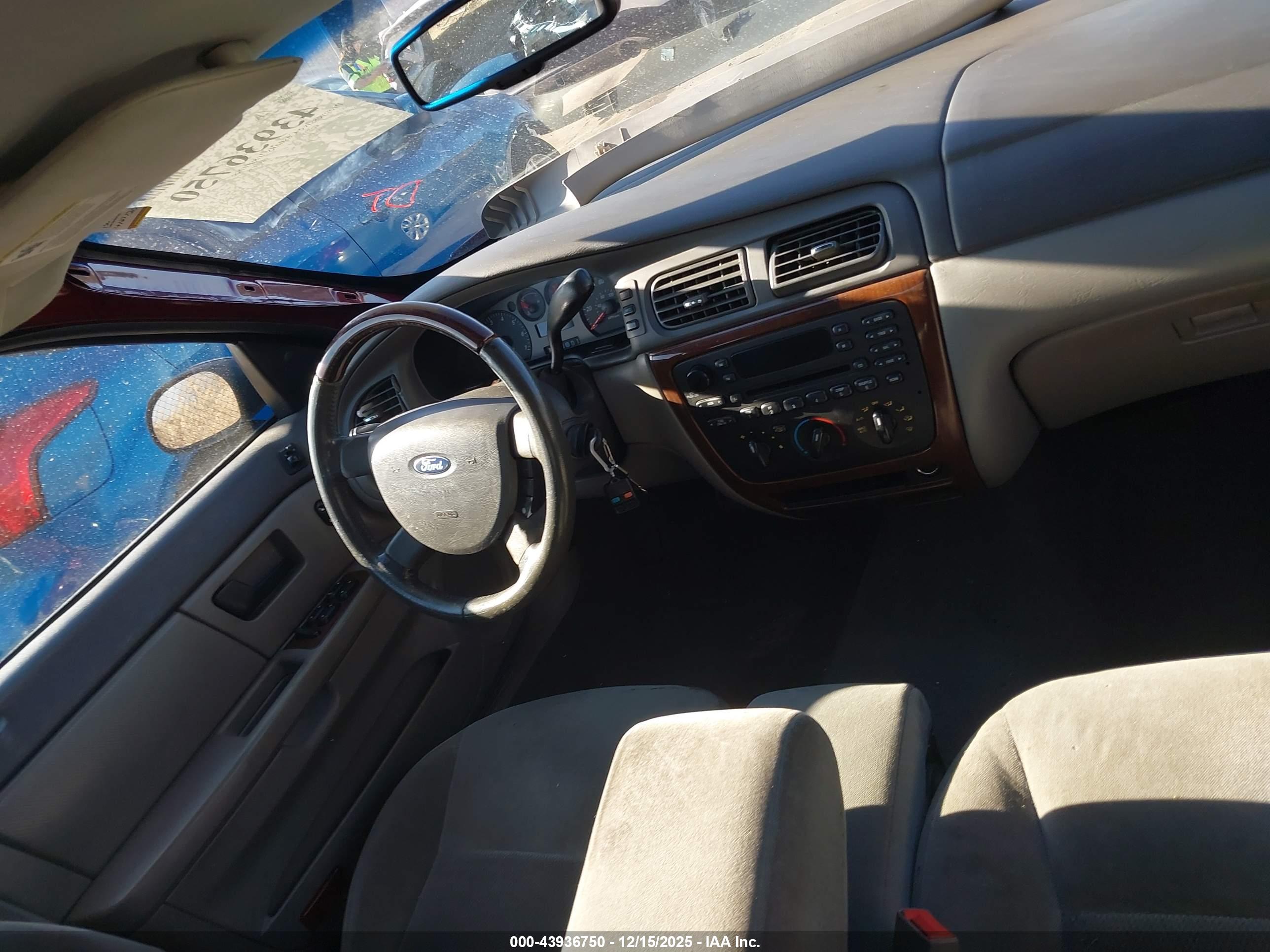 FORD TAURUS image 5