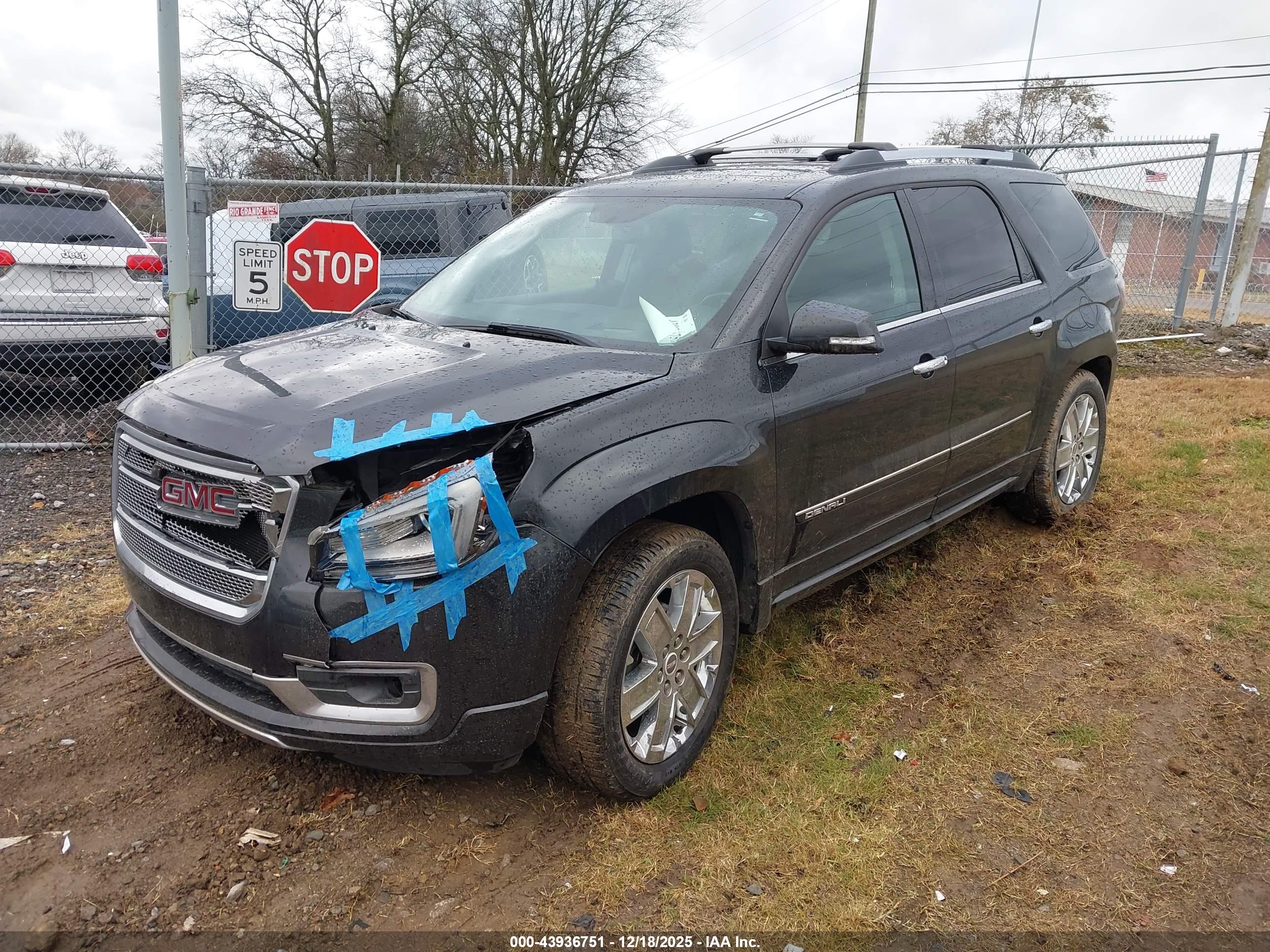 GMC ACADIA image 2