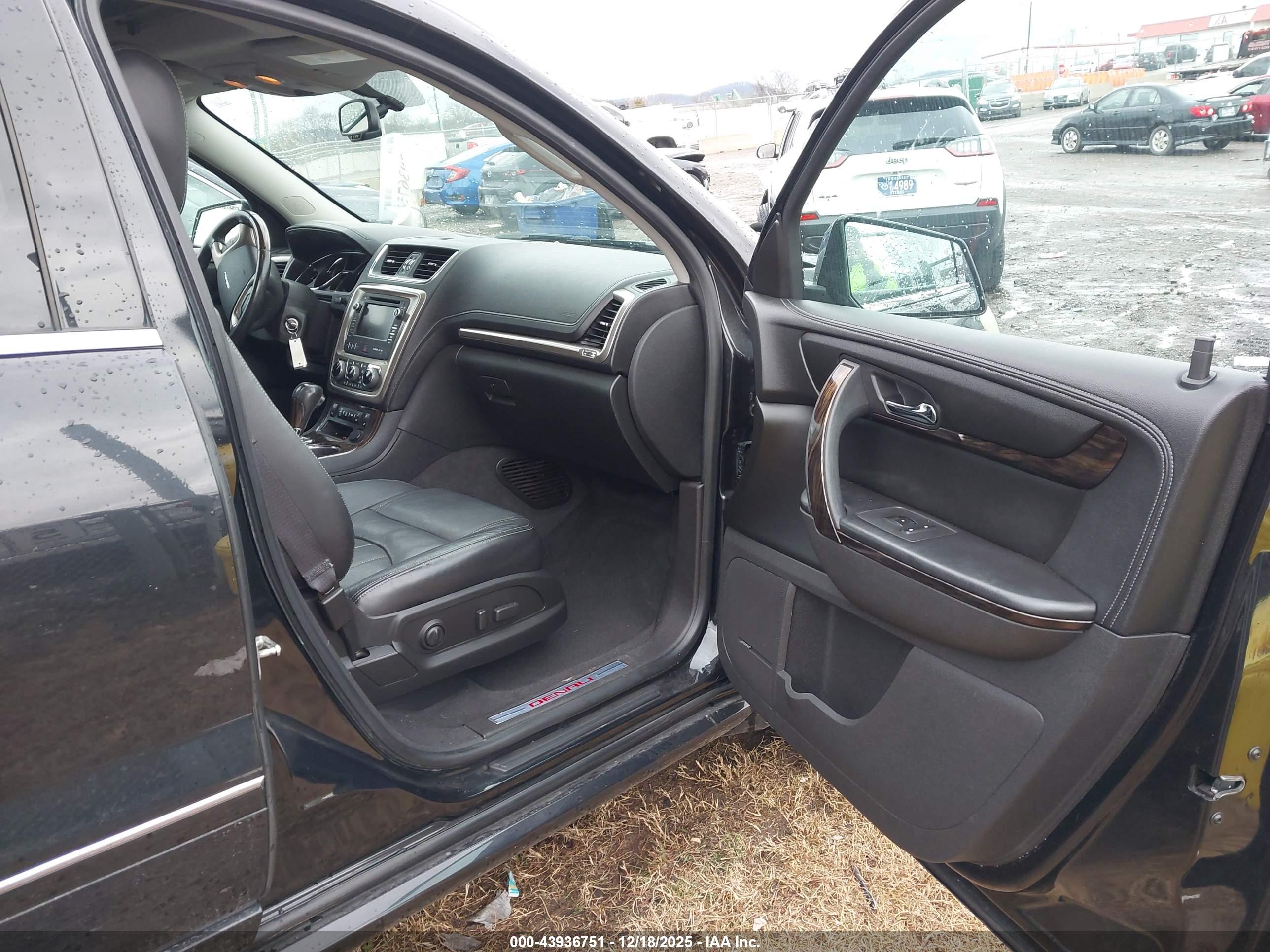 GMC ACADIA image 5