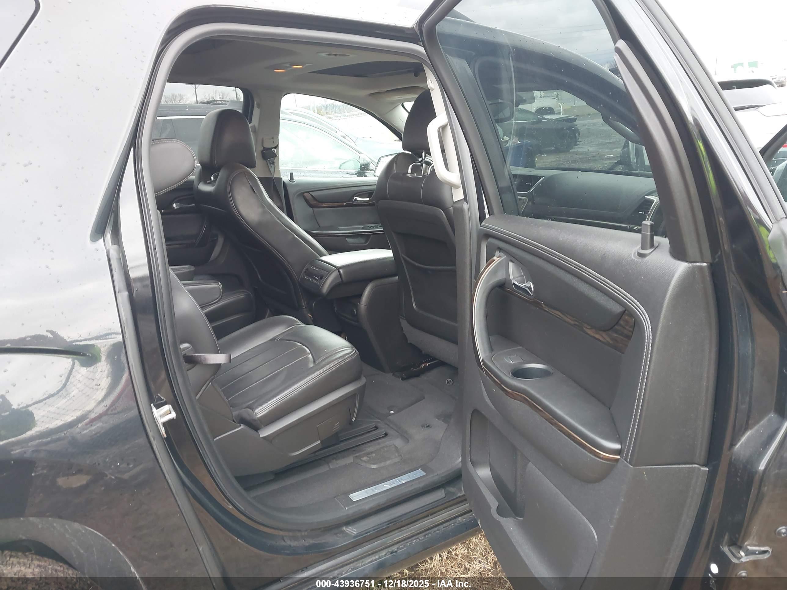 GMC ACADIA image 8