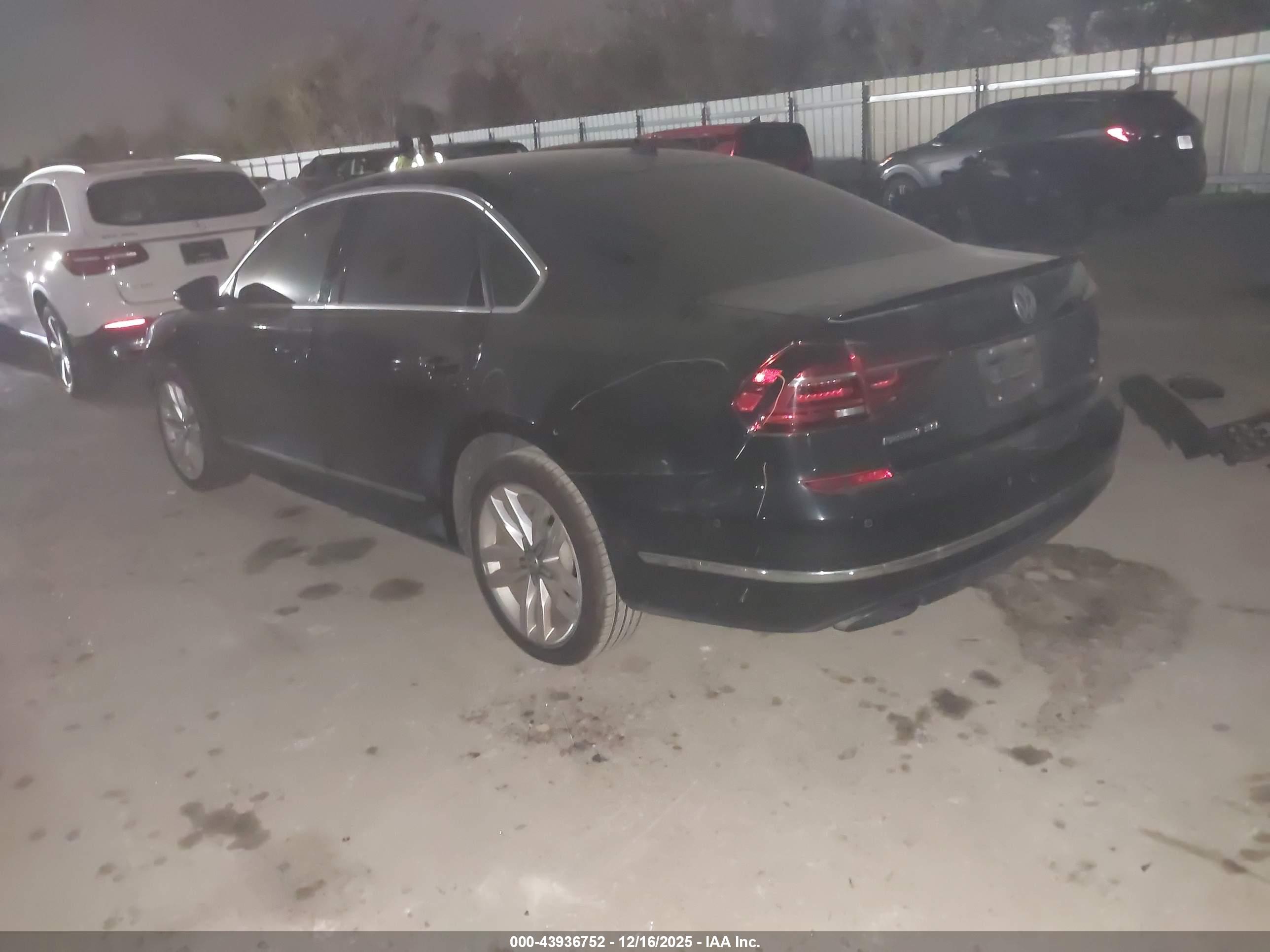 VOLKSWAGEN PASSAT image 3