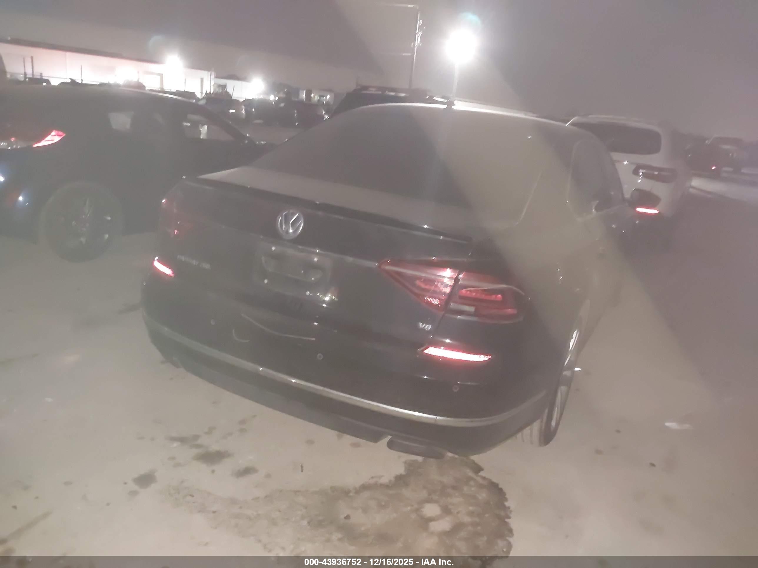 VOLKSWAGEN PASSAT image 4