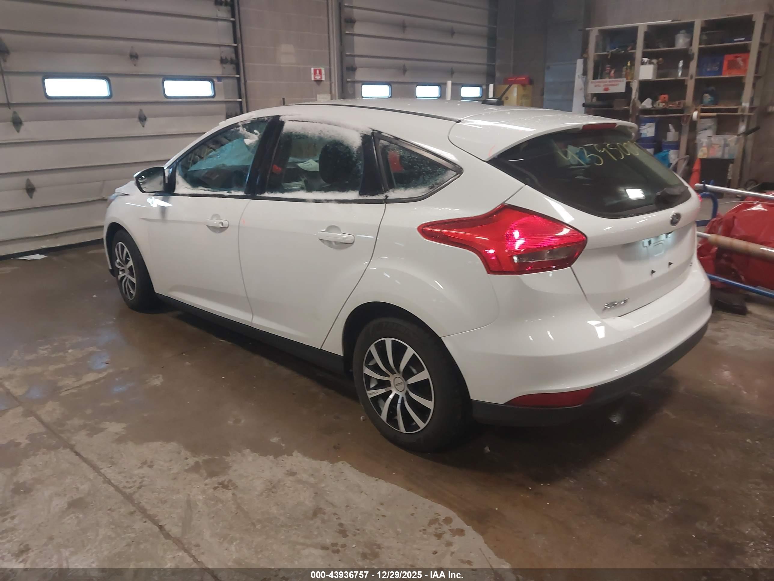 FORD FOCUS image 3