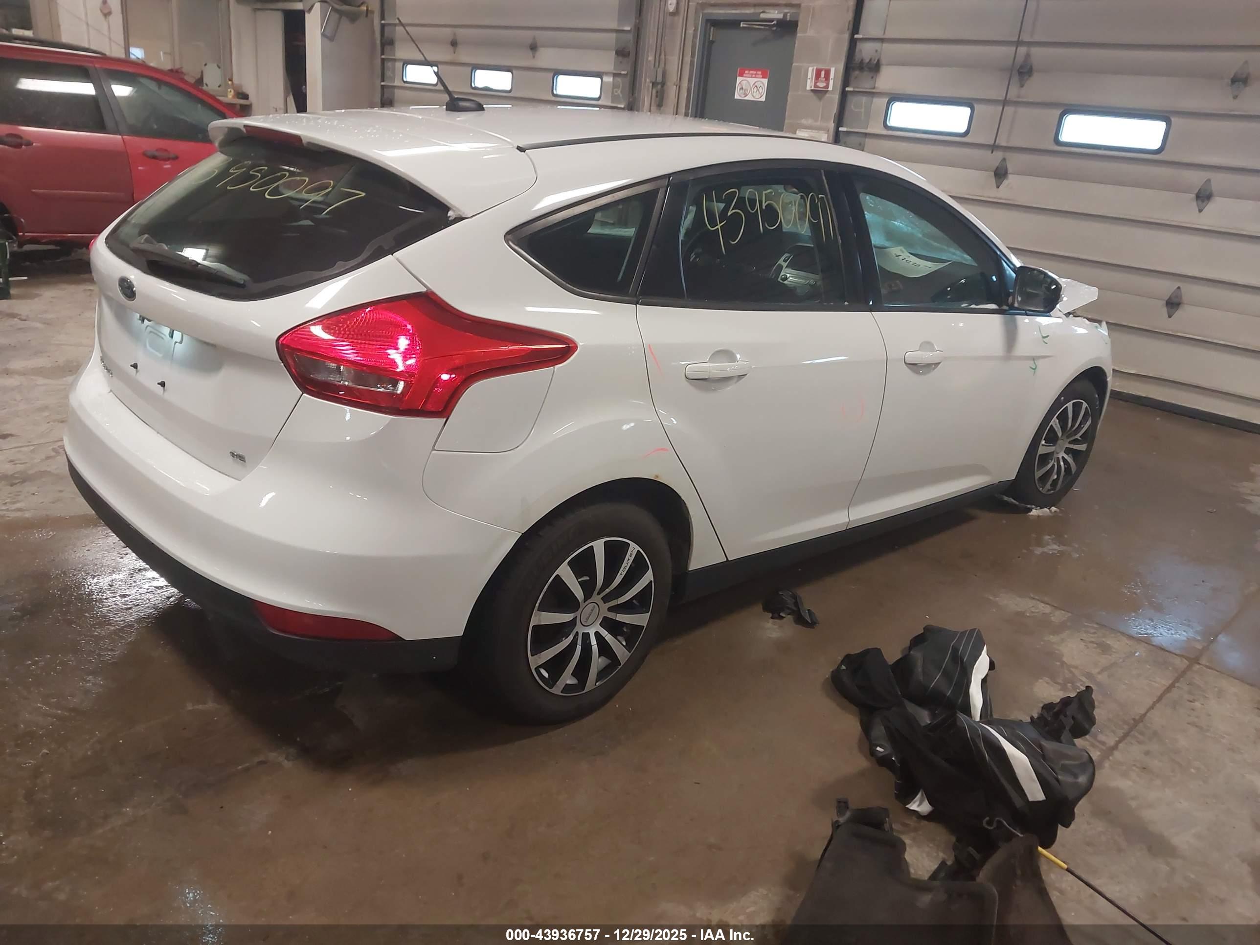 FORD FOCUS image 4