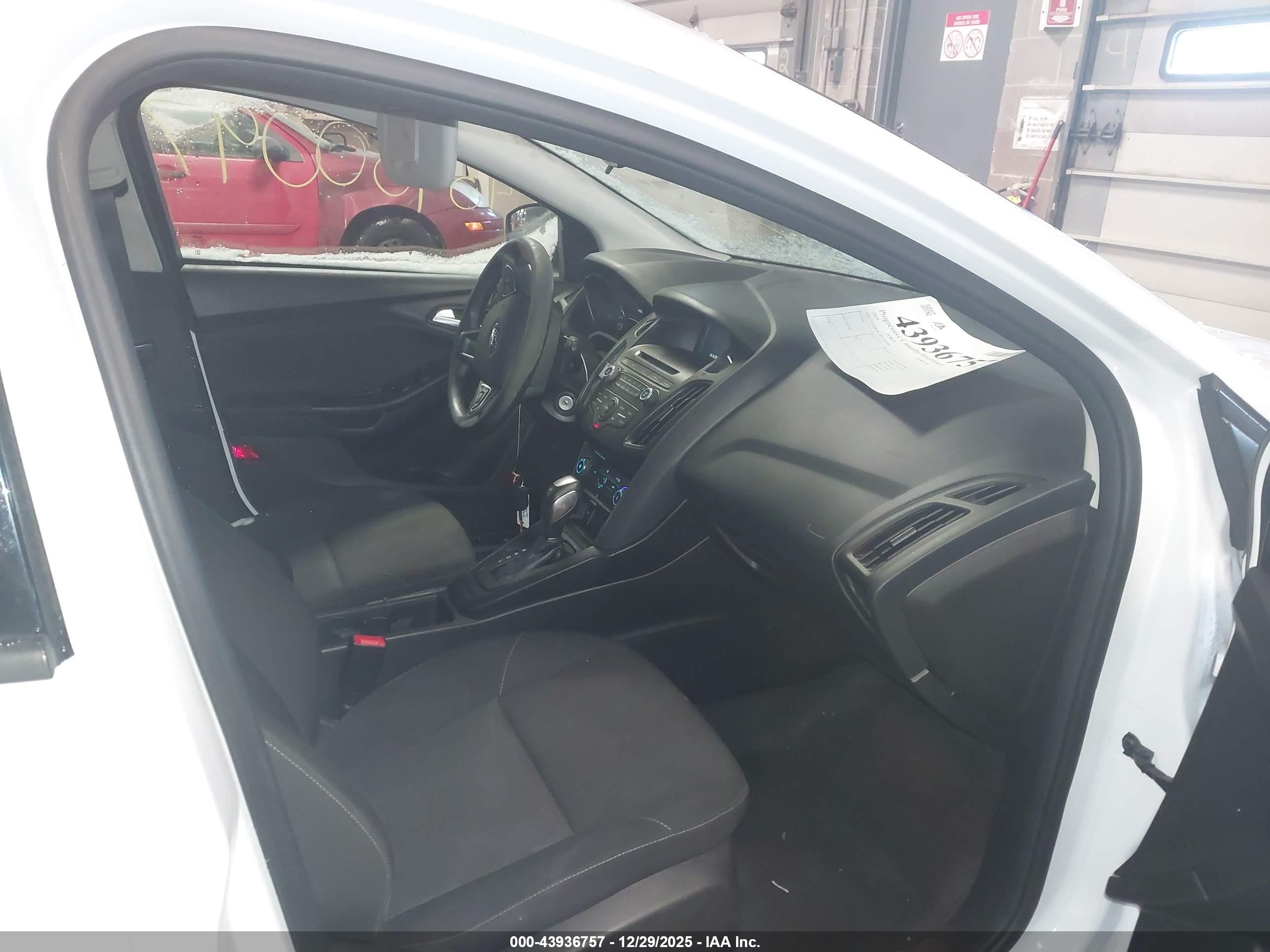 FORD FOCUS image 5