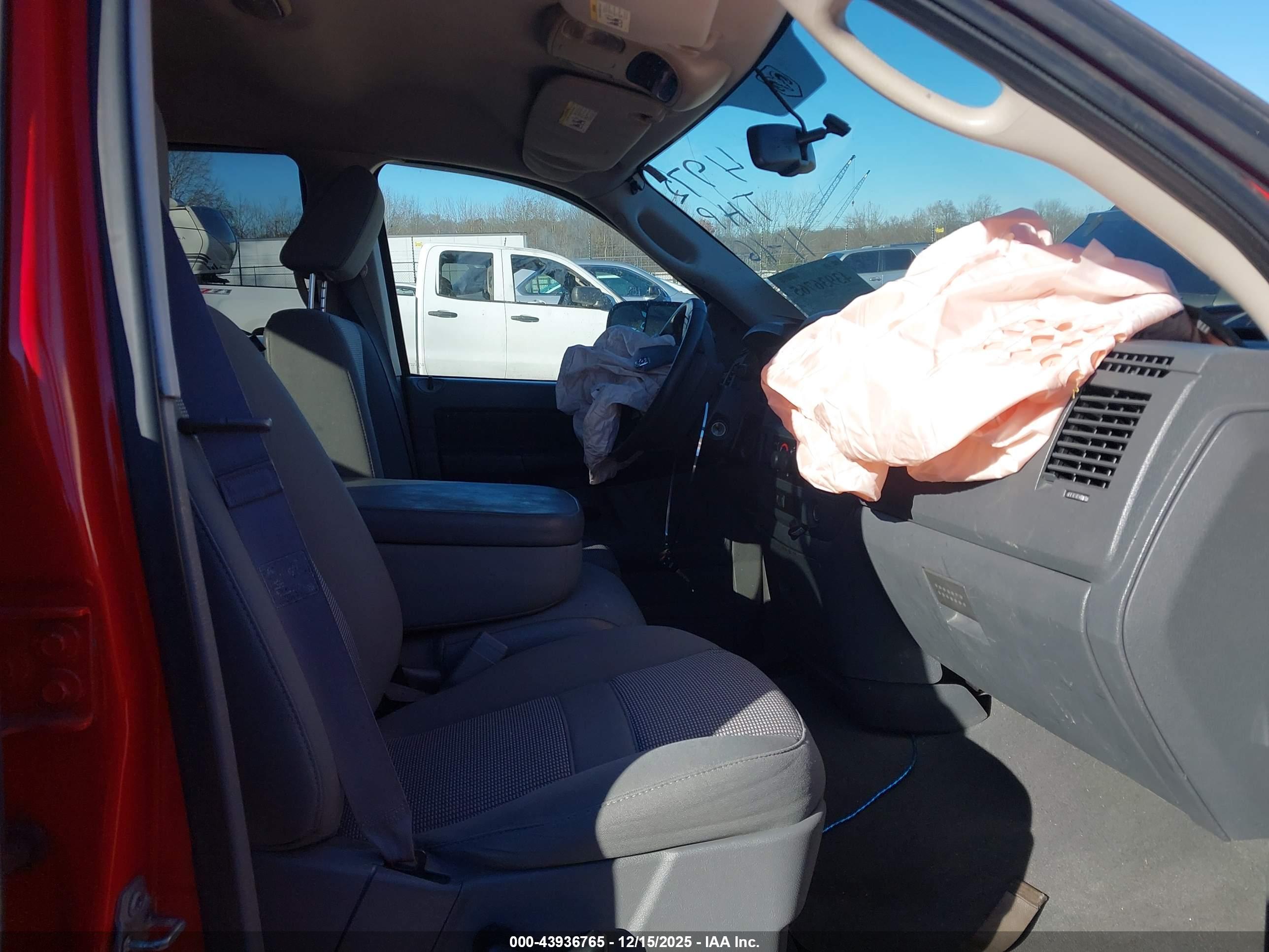 DODGE RAM image 5