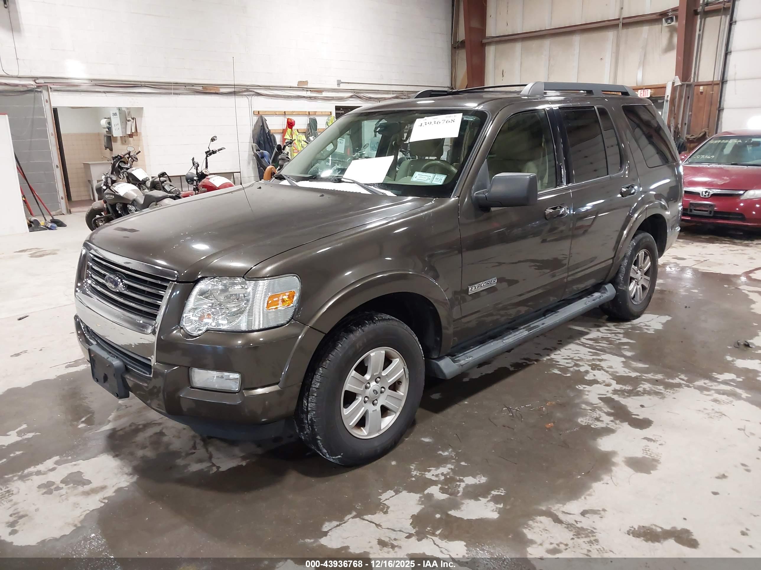 FORD EXPLORER image 2