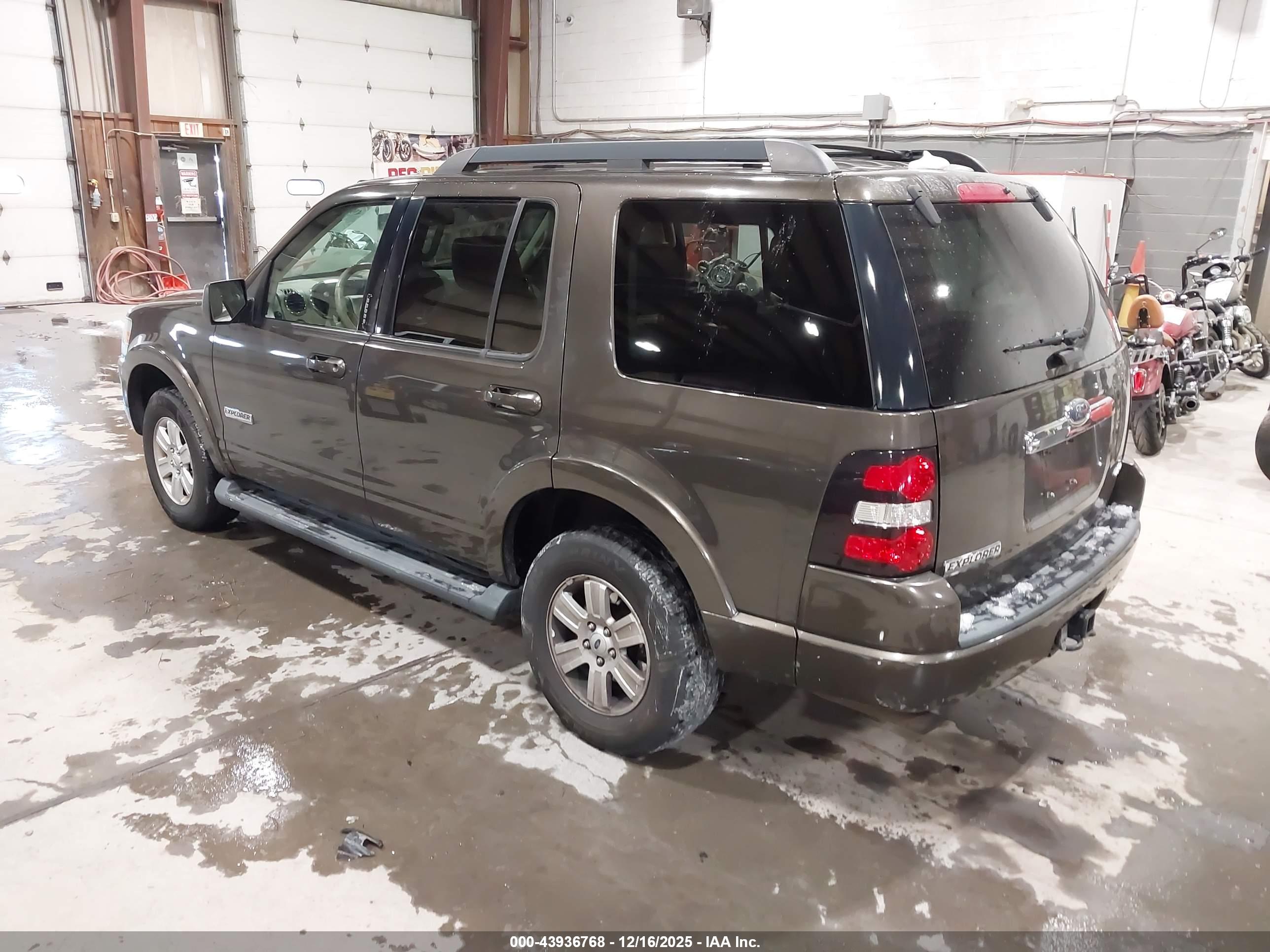 FORD EXPLORER image 3