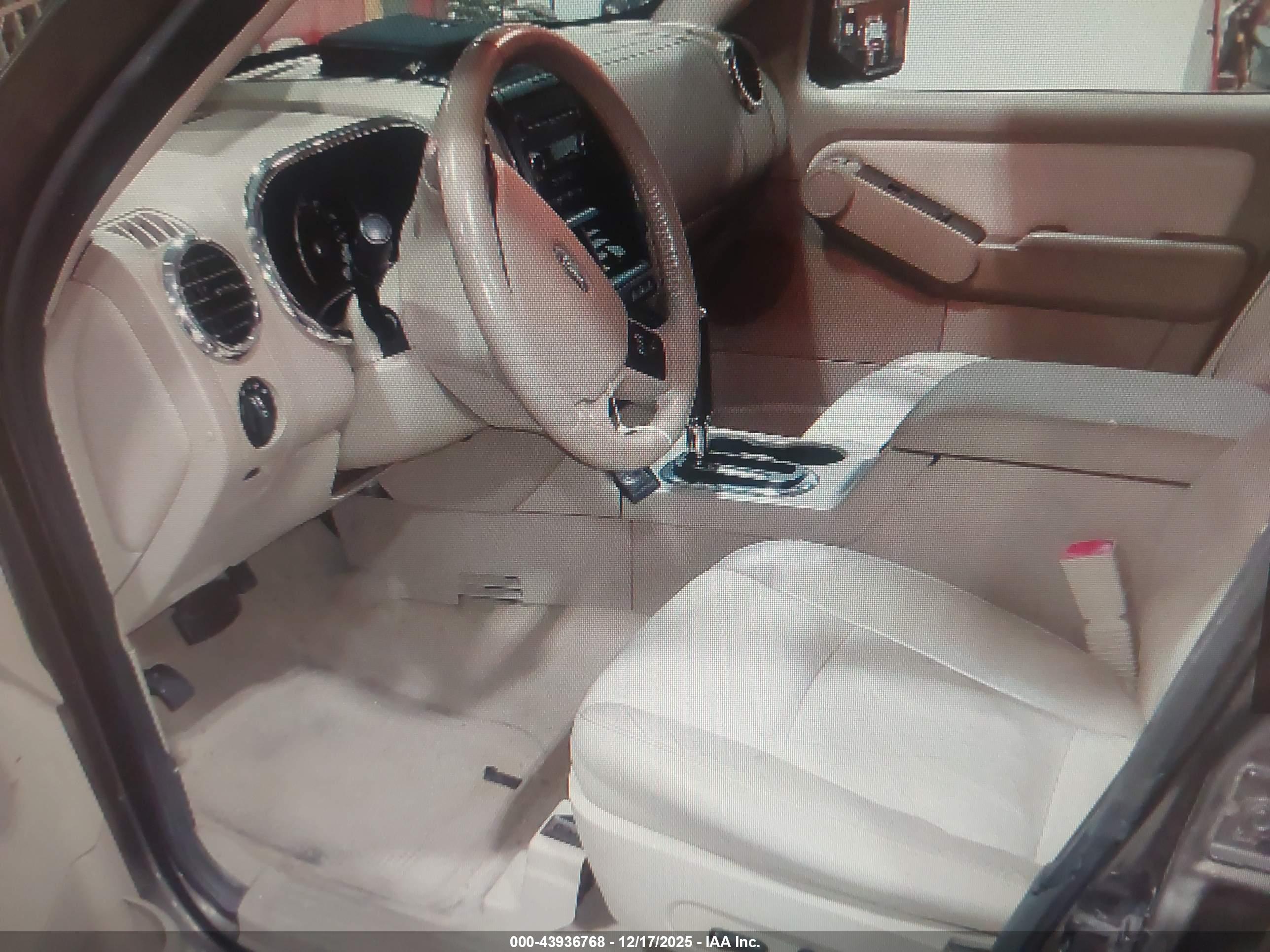 FORD EXPLORER image 5
