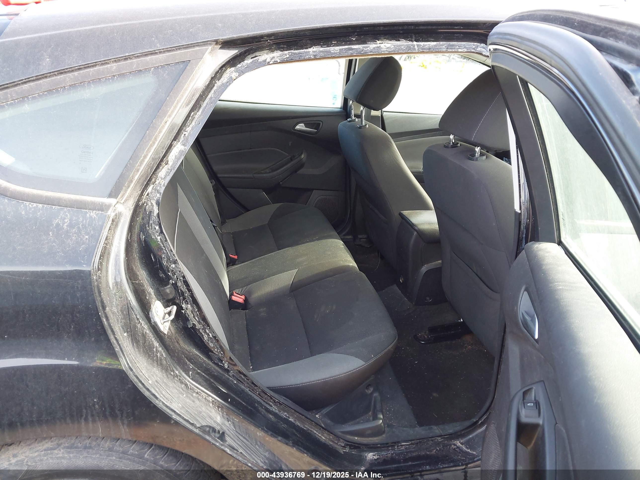 FORD FOCUS image 8