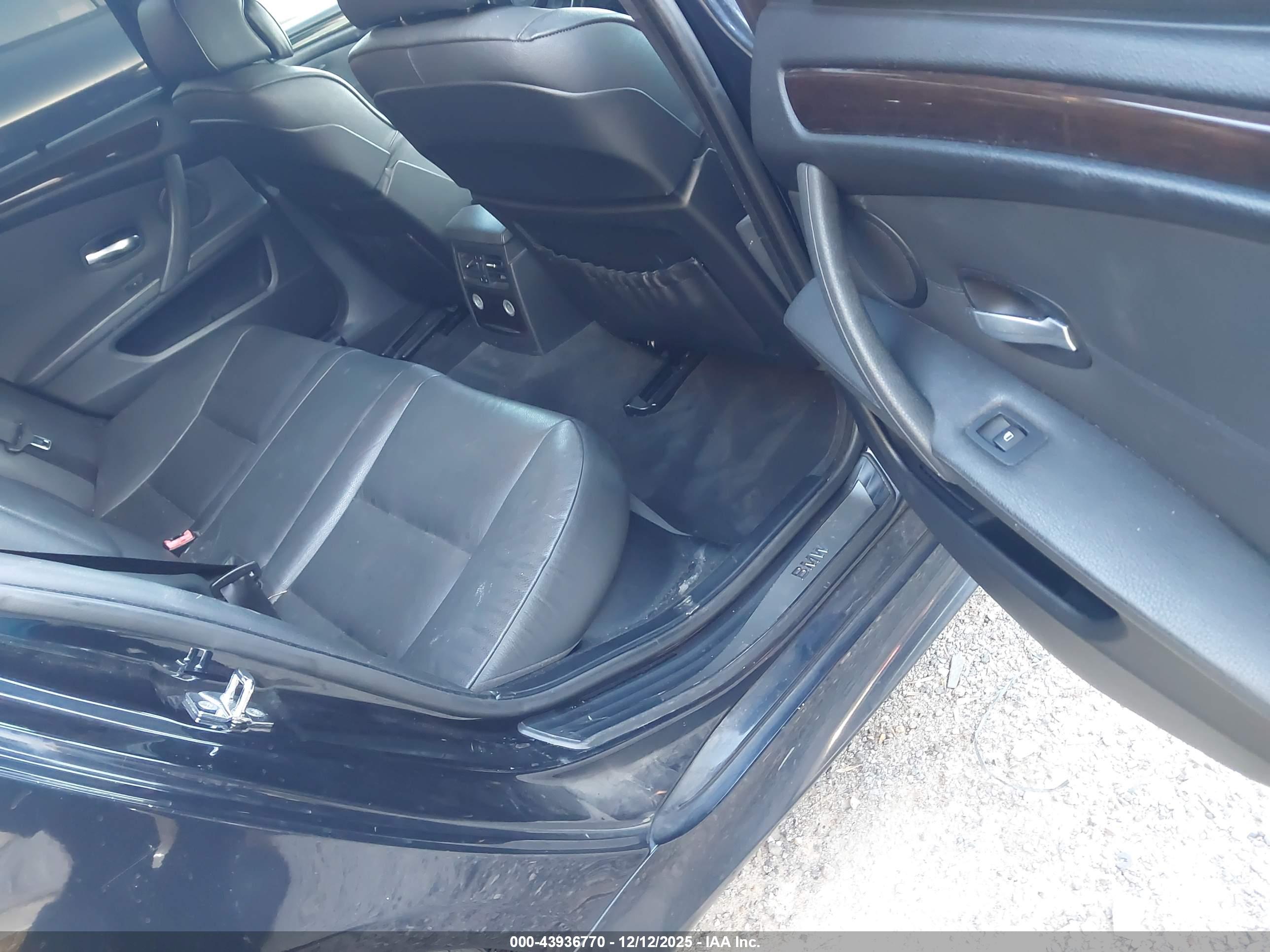 BMW 550I image 8