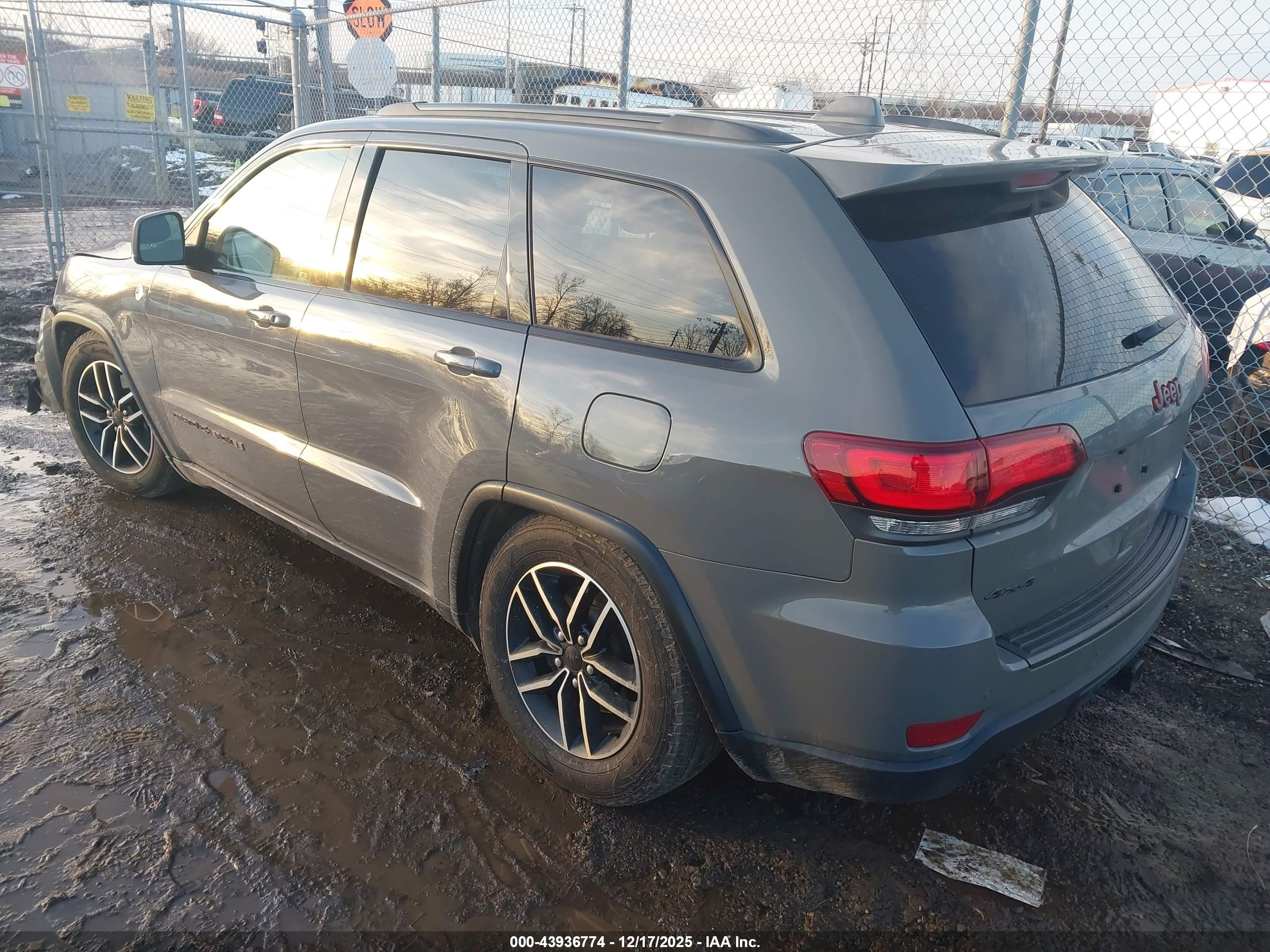 JEEP GRAND image 3