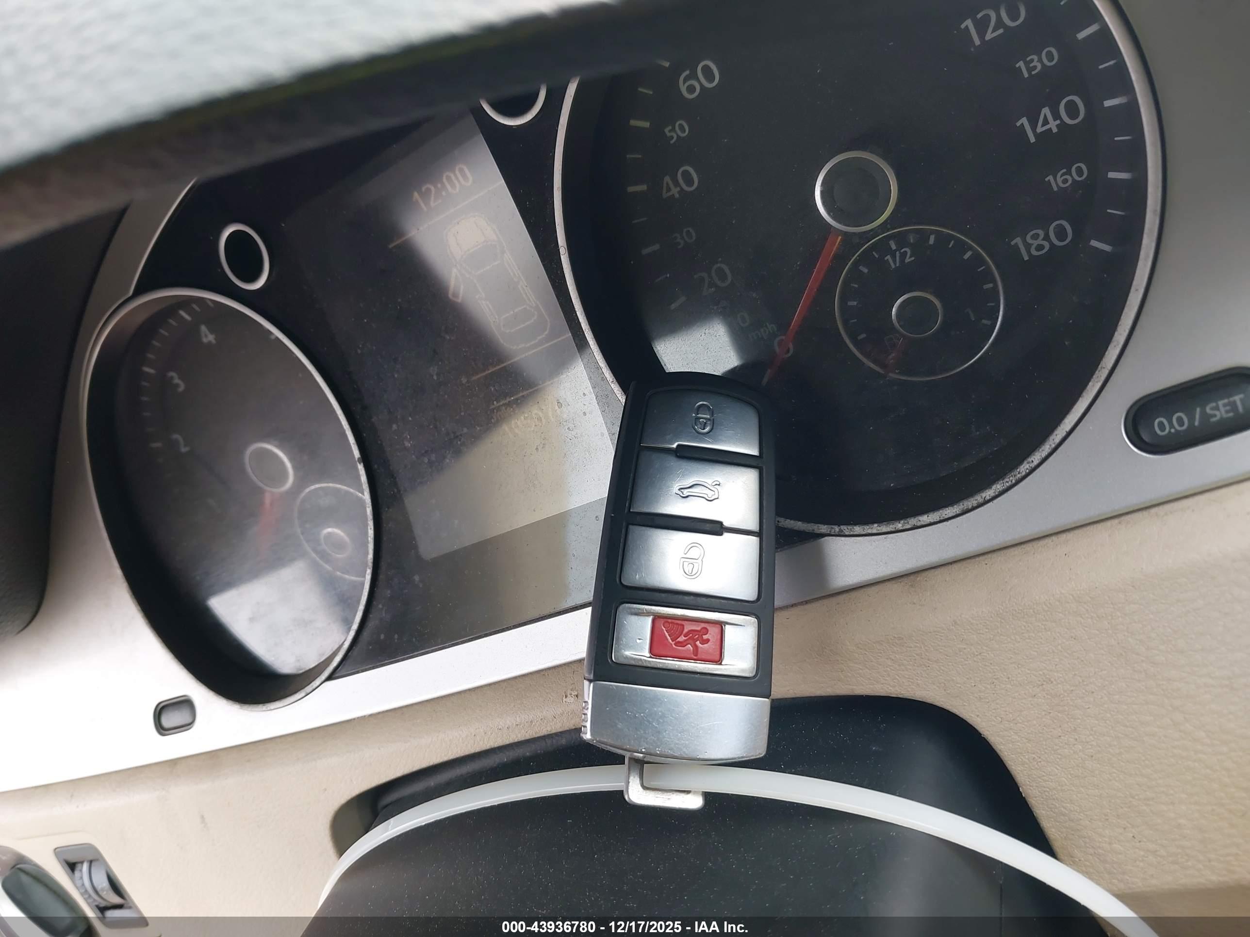 VOLKSWAGEN CC image 11