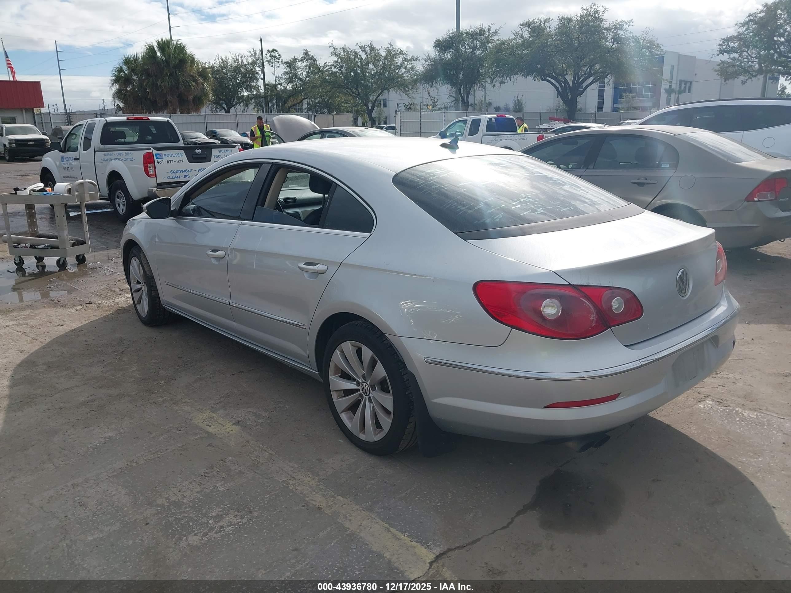 VOLKSWAGEN CC image 3