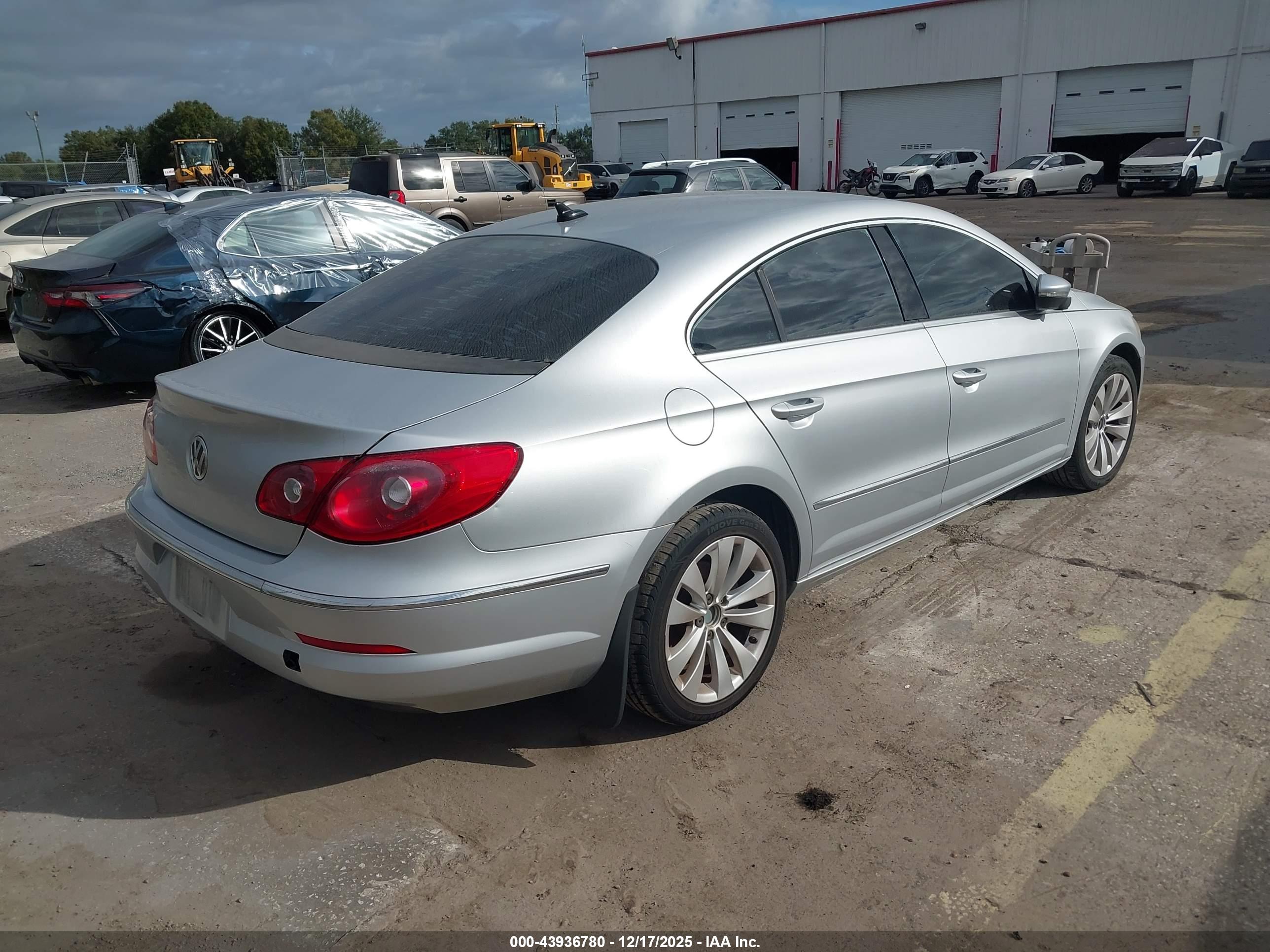 VOLKSWAGEN CC image 4