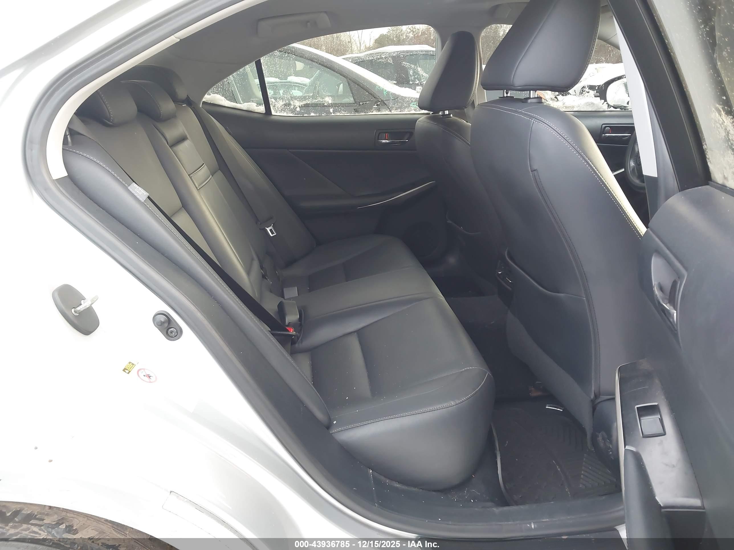 LEXUS IS image 8