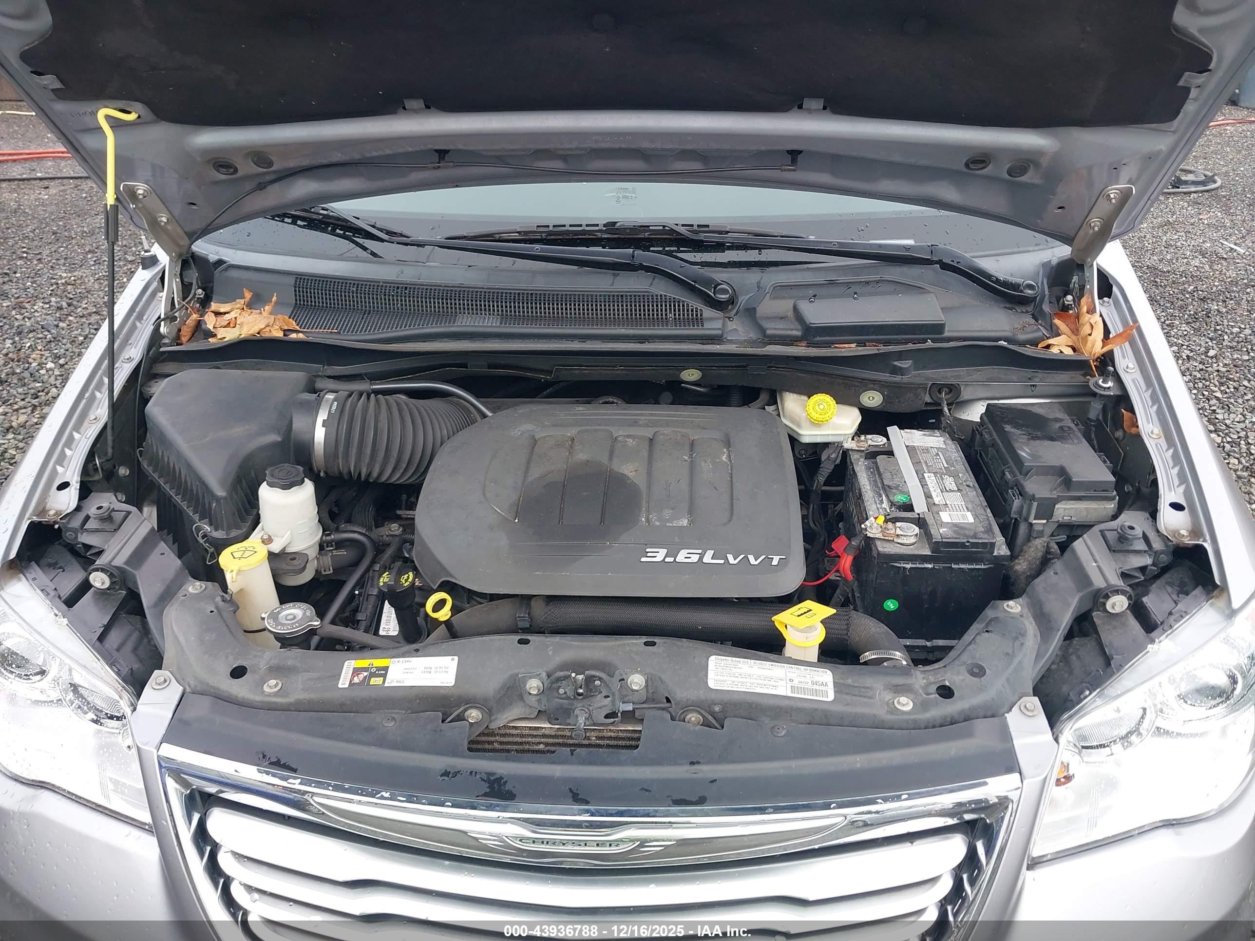 CHRYSLER TOWN image 10