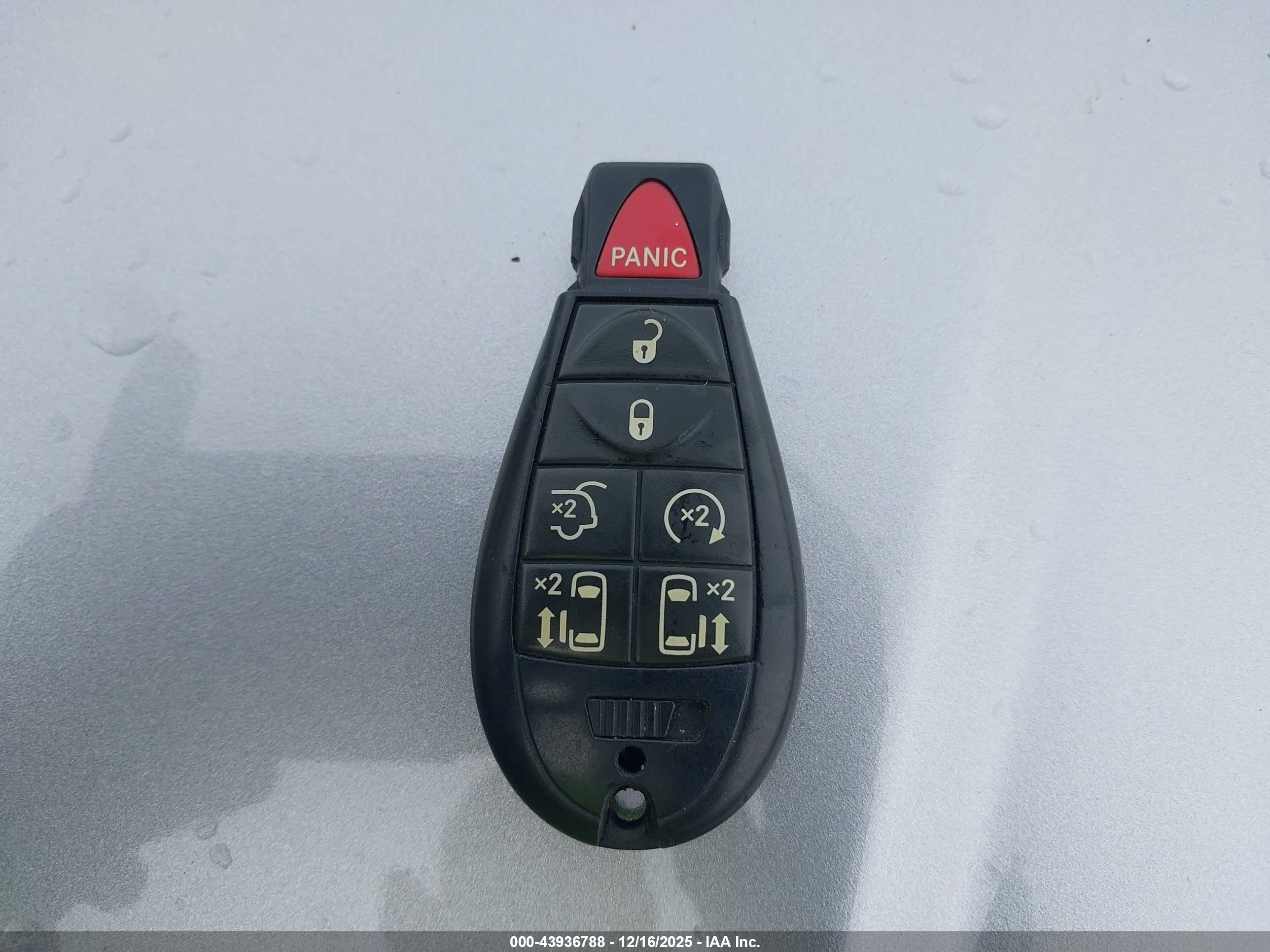 CHRYSLER TOWN image 11