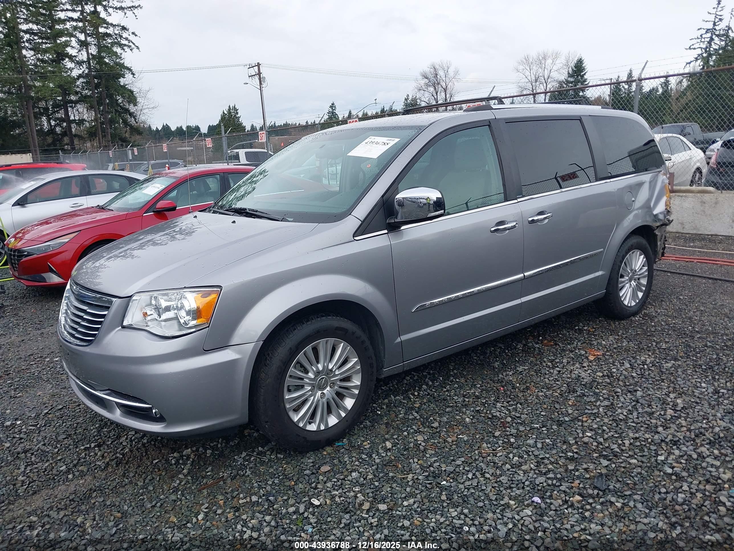 CHRYSLER TOWN image 2