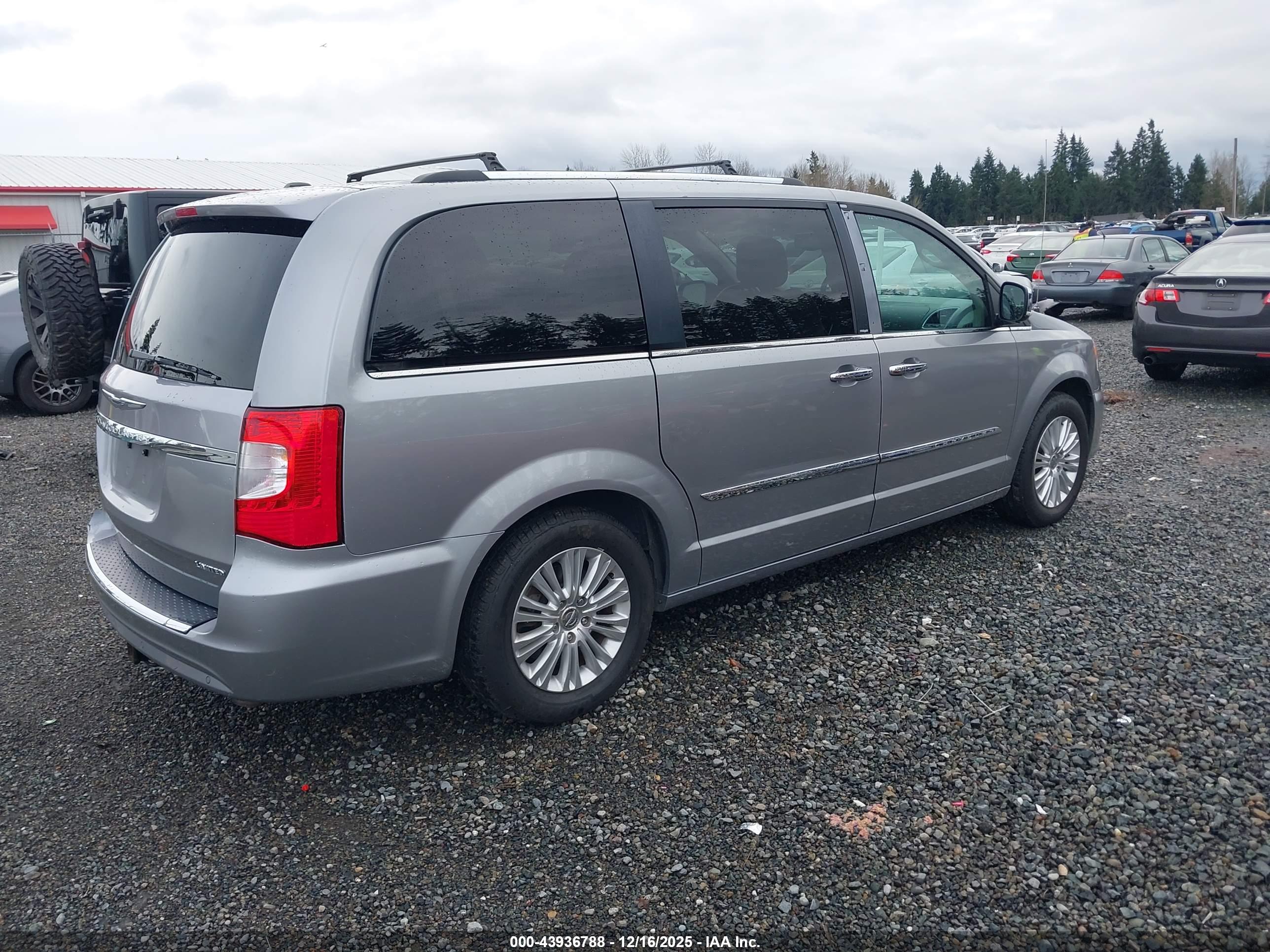 CHRYSLER TOWN image 4