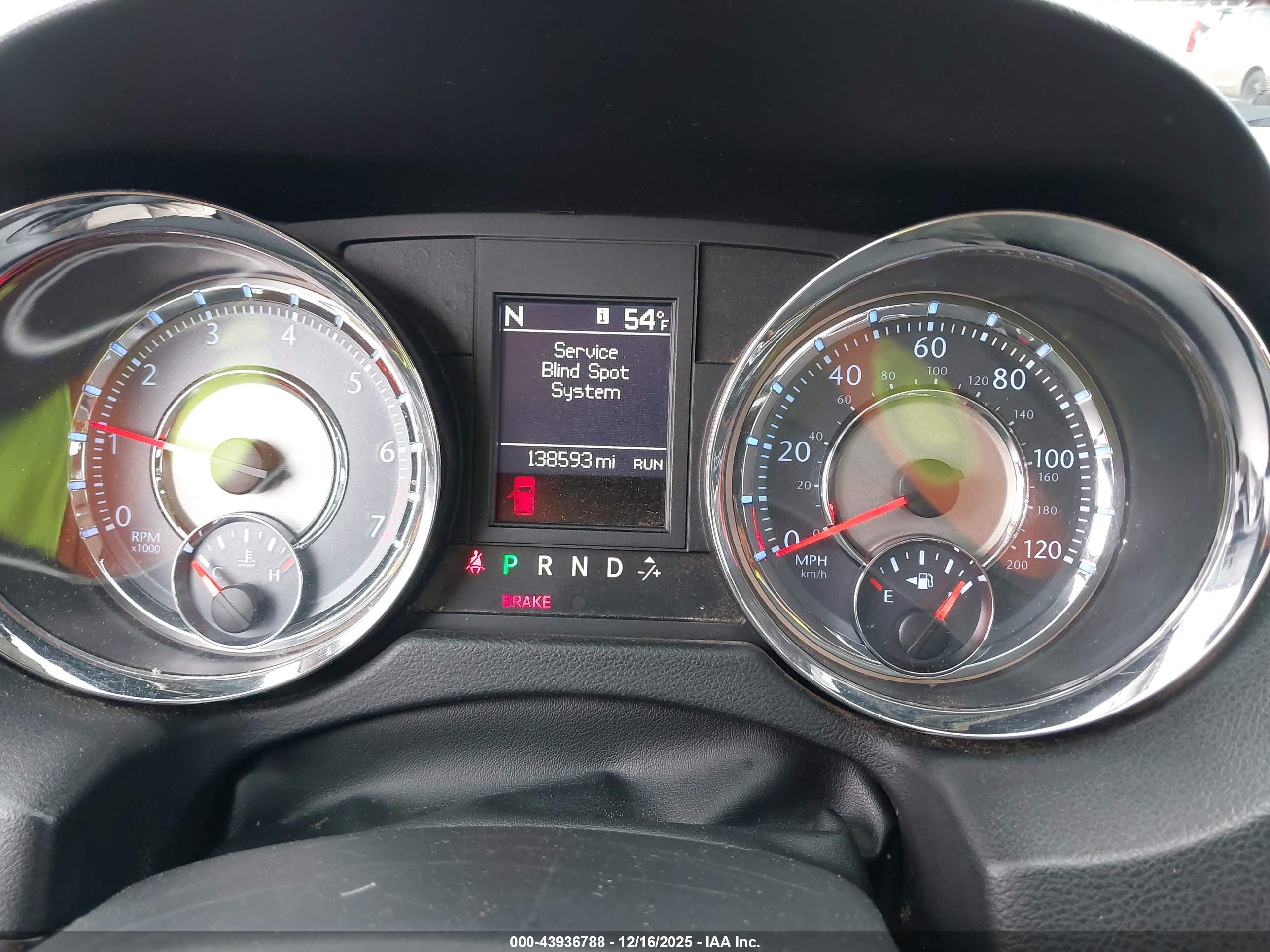CHRYSLER TOWN image 7