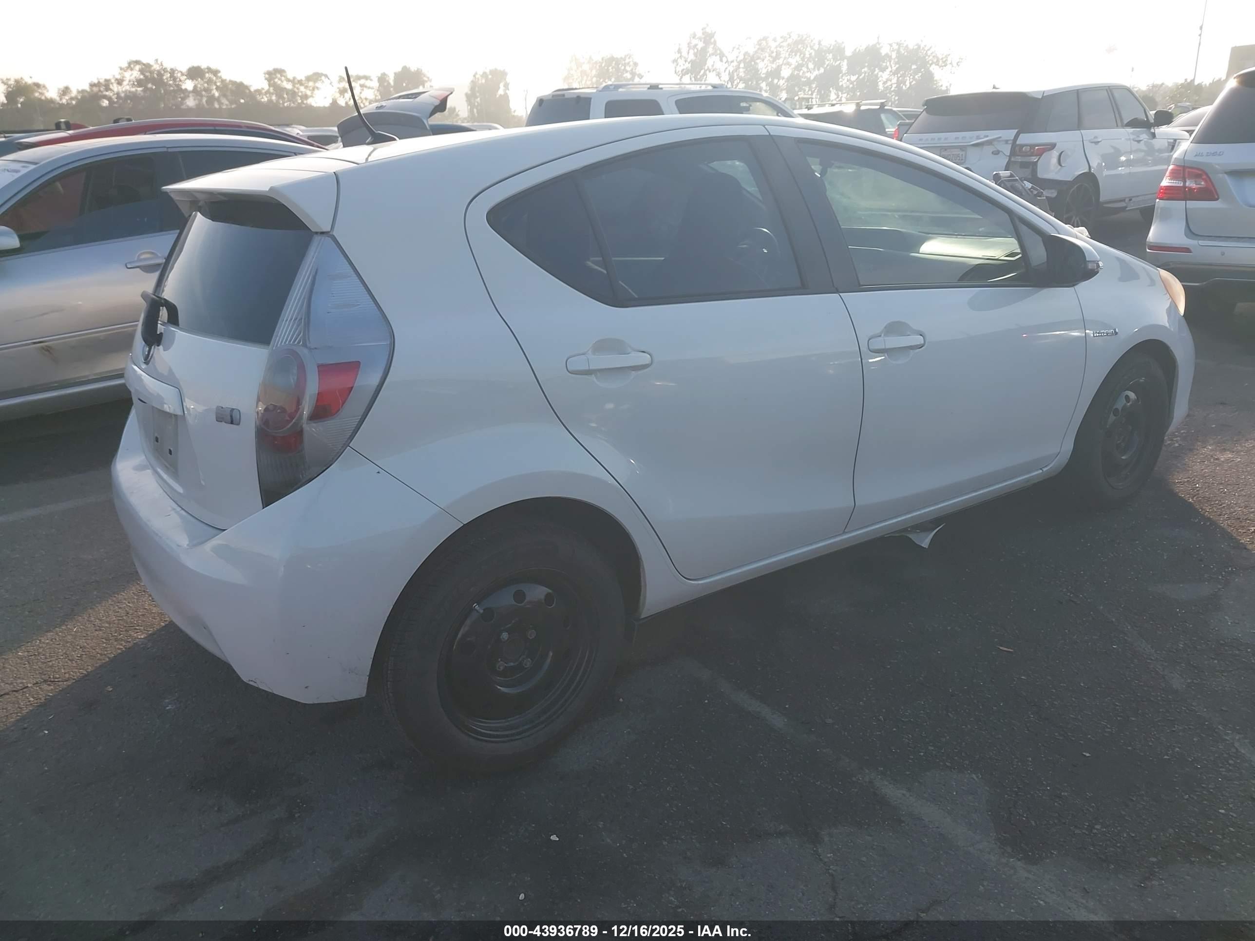 TOYOTA PRIUS image 4