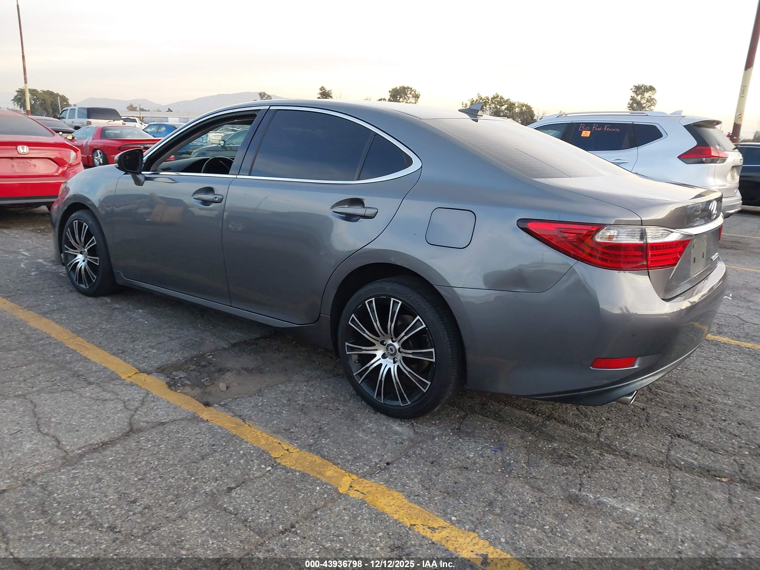 LEXUS ES image 3