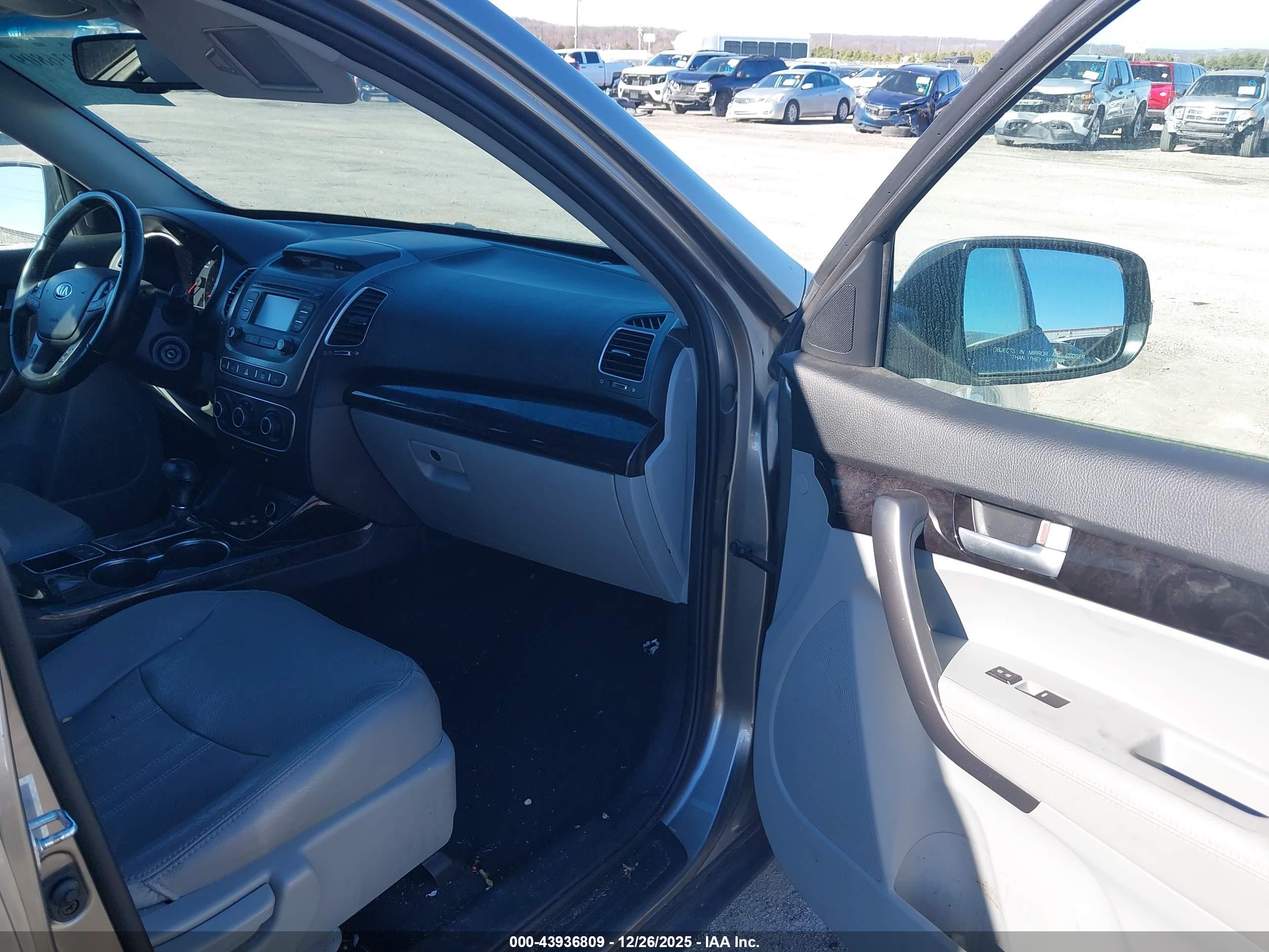 KIA SORENTO image 5