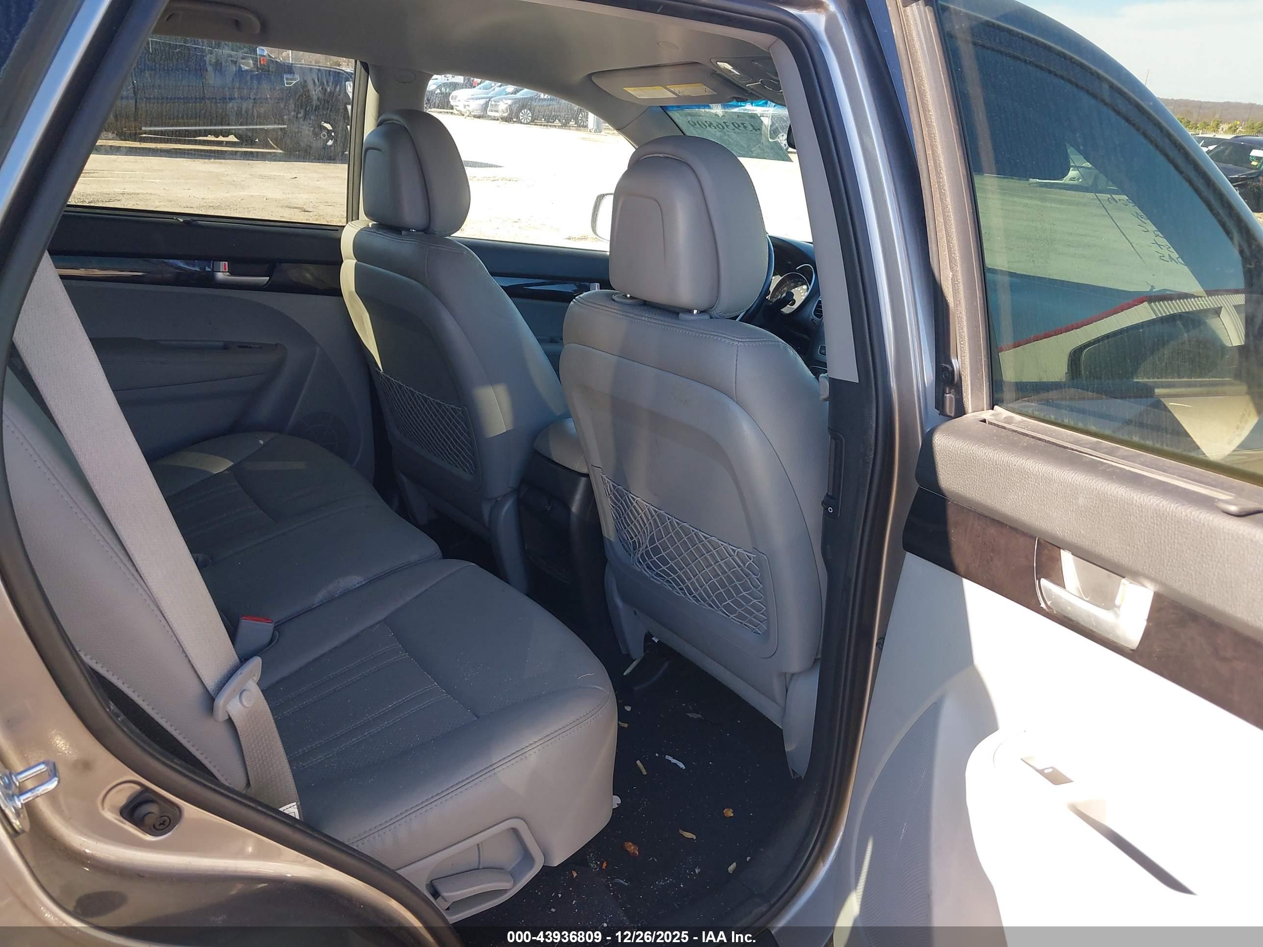 KIA SORENTO image 8
