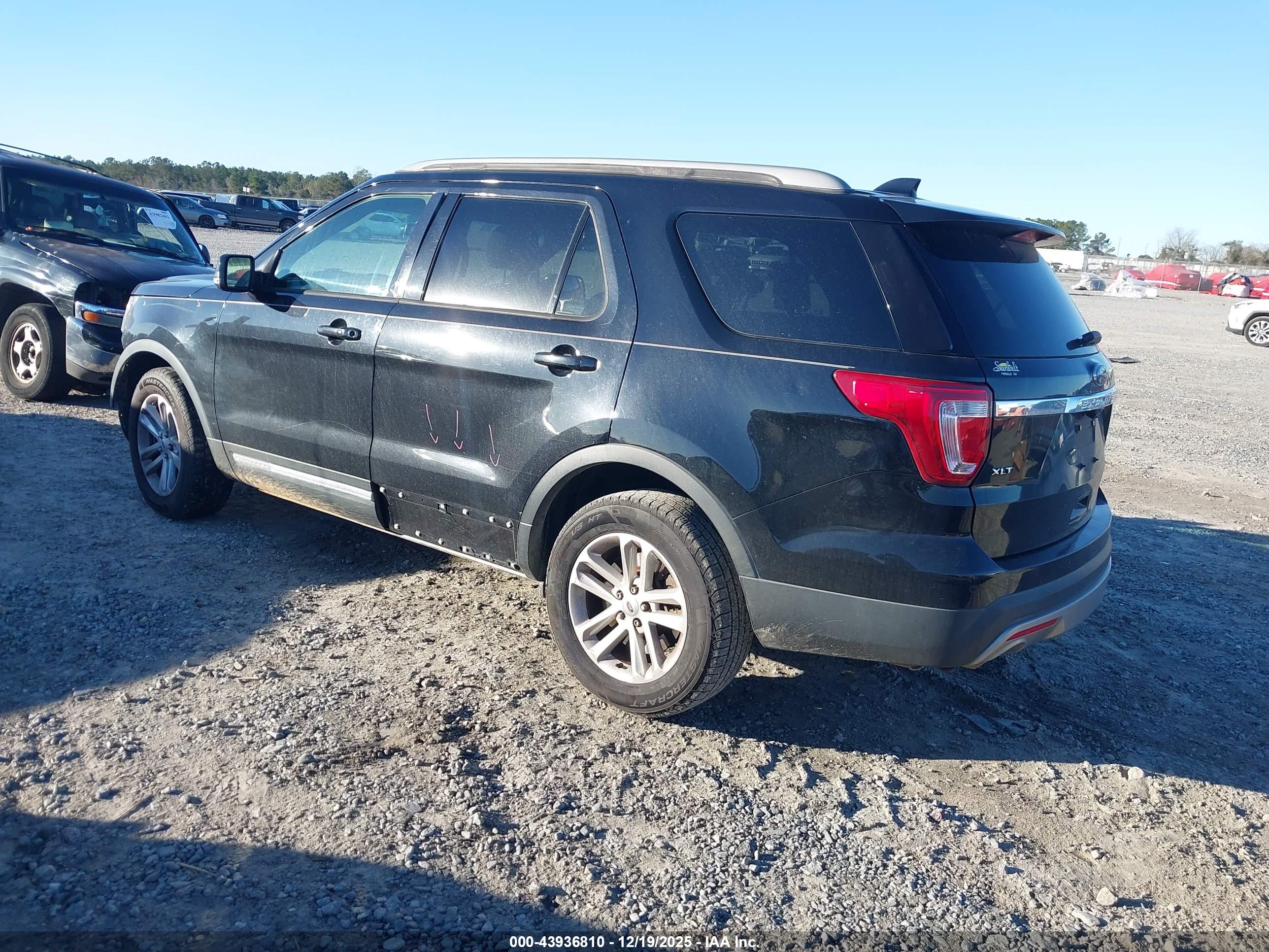 FORD EXPLORER image 3